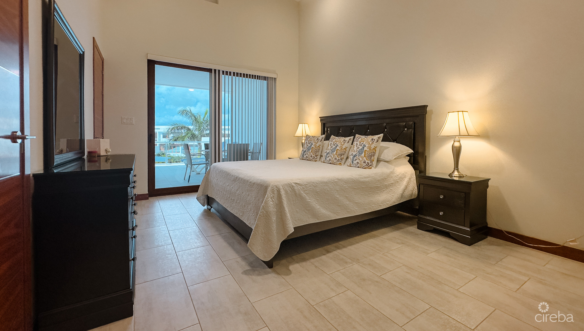 ARVIA CANAL FRONT 3BED