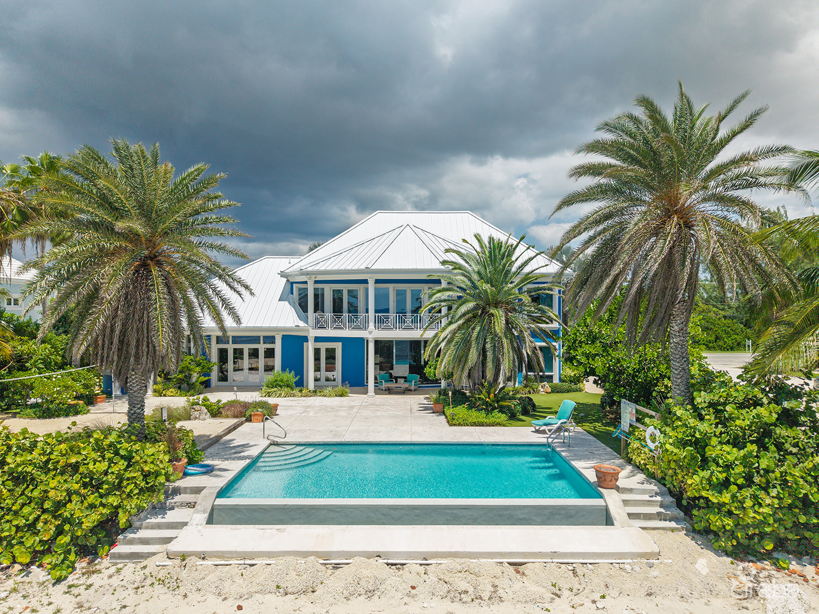 THE BLUE HOUSE – WATERFRONT HOME SOUTH SOUND ROAD