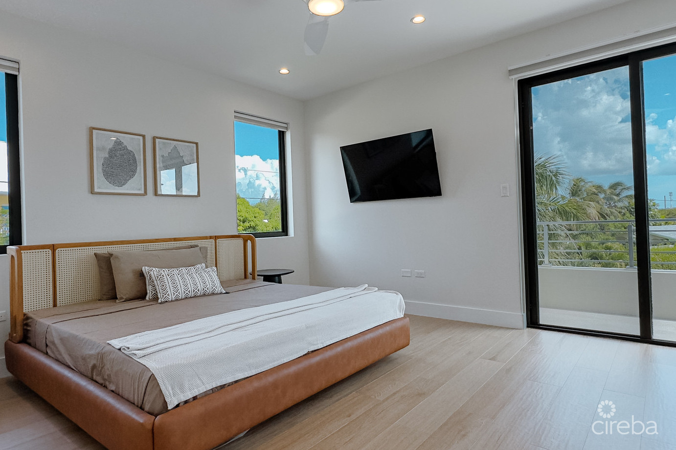 4 BED TOWNHOUSE WEST BAY