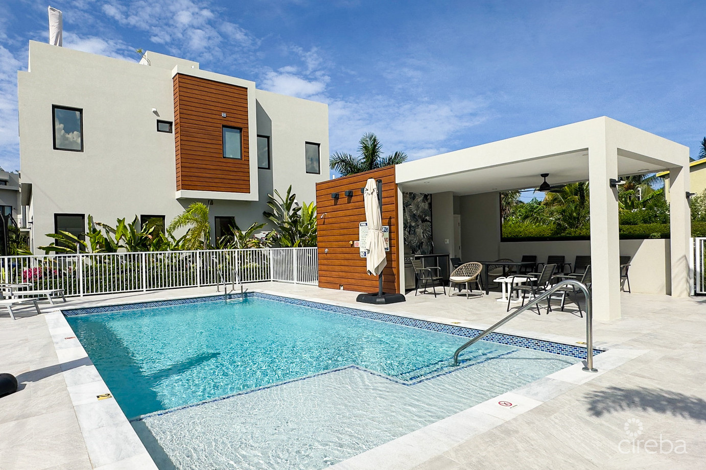 4 BED TOWNHOUSE WEST BAY