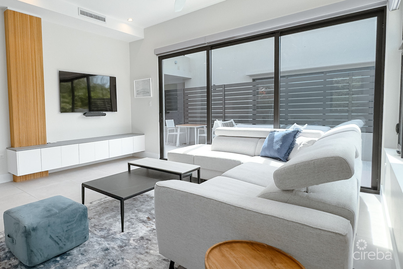 4 BED TOWNHOUSE WEST BAY