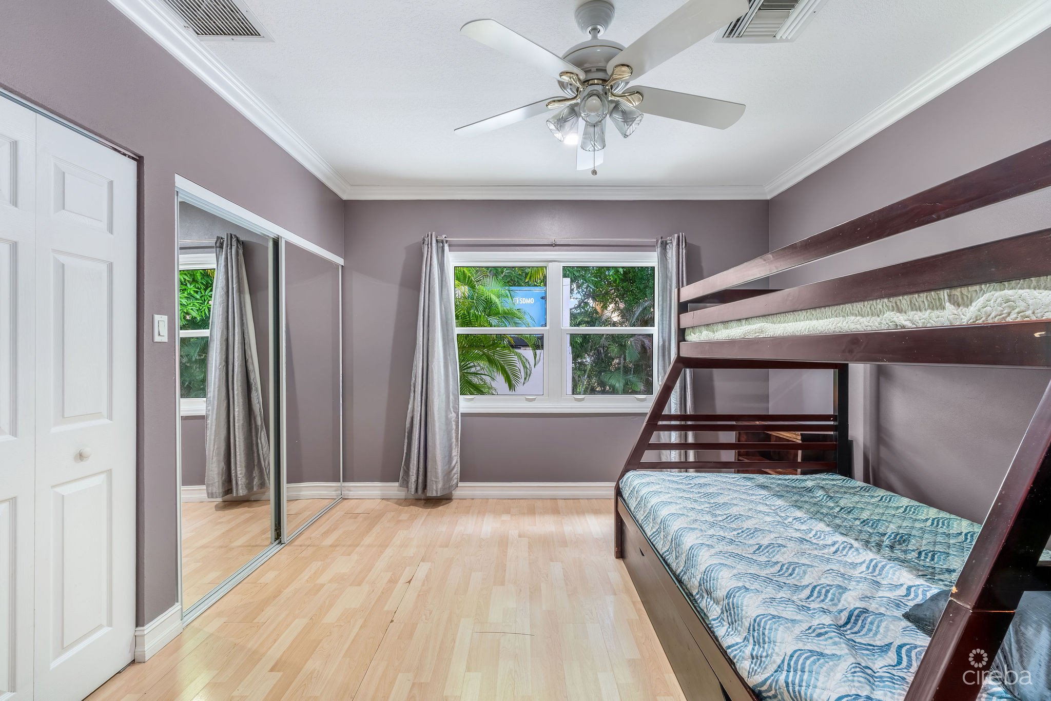 SPACIOUS 4-BEDROOM HOME IN TROPICAL GARDENS