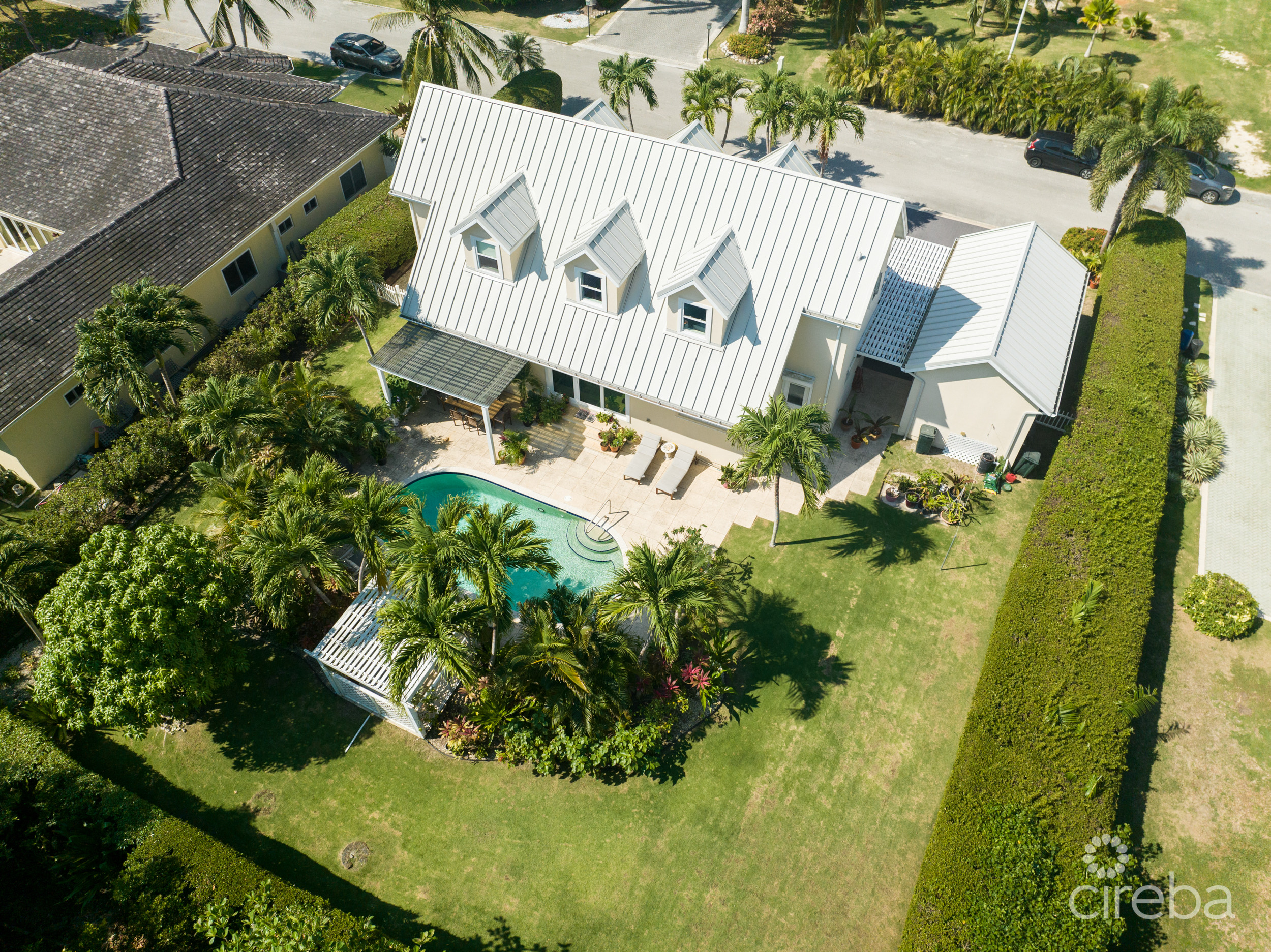 VIENNA CIRCLE, 4BED FAMILY HOME WITH POOL