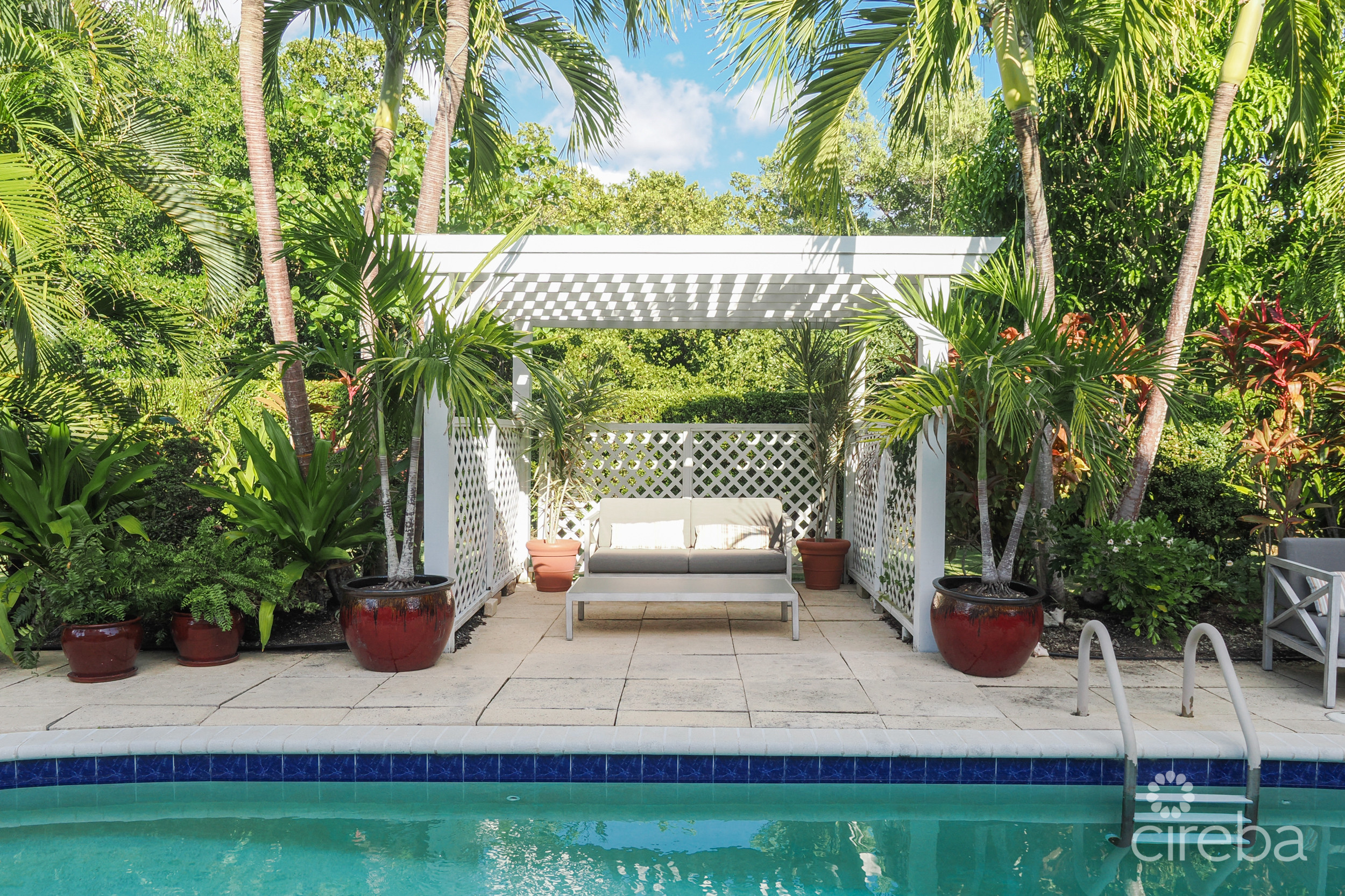 VIENNA CIRCLE, 4BED FAMILY HOME WITH POOL