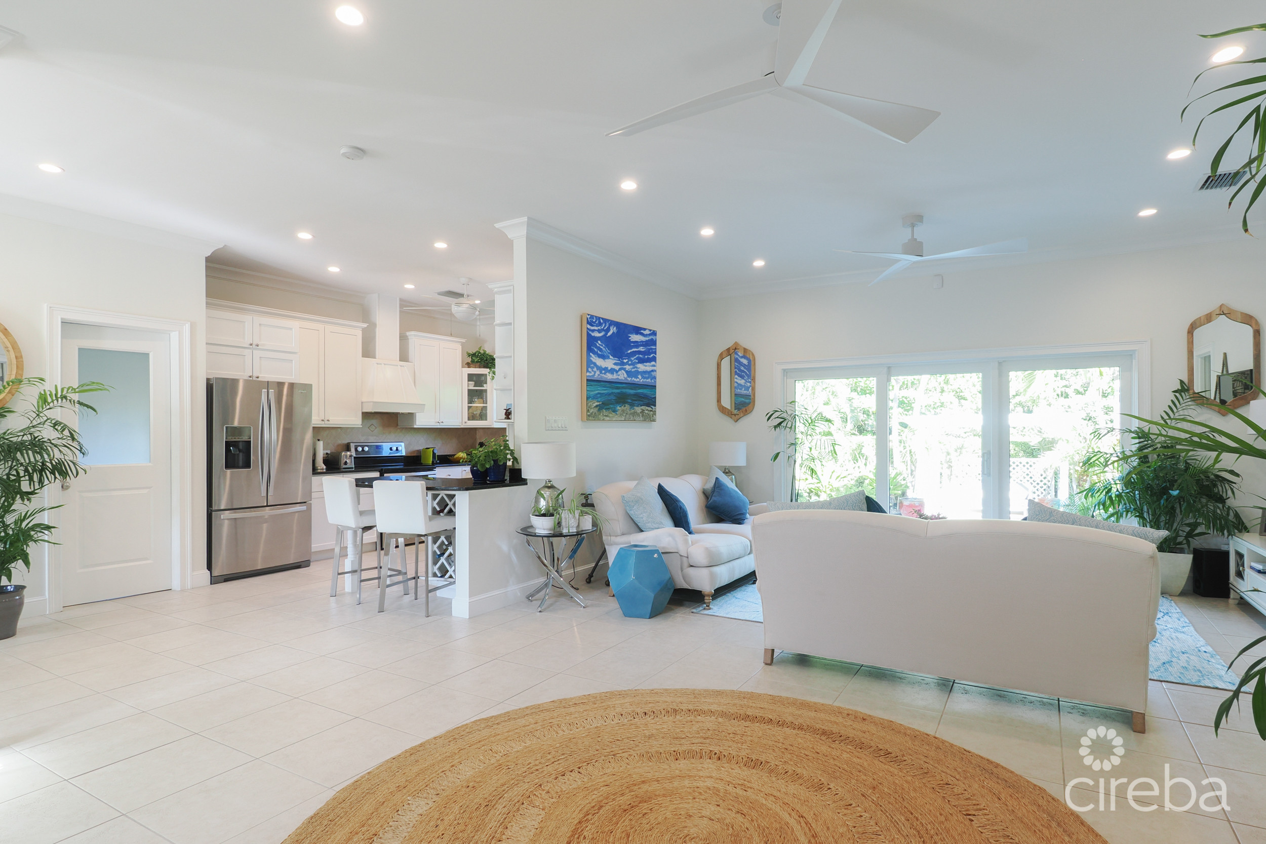 VIENNA CIRCLE, 4BED FAMILY HOME WITH POOL