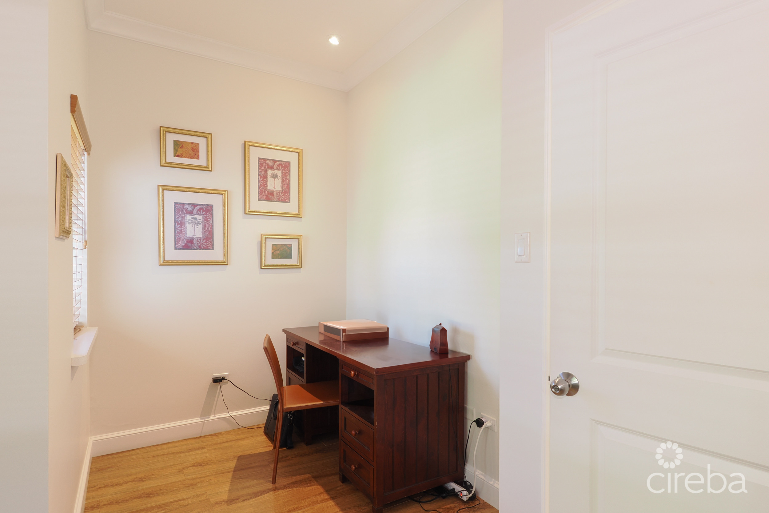 VIENNA CIRCLE, 4BED FAMILY HOME WITH POOL