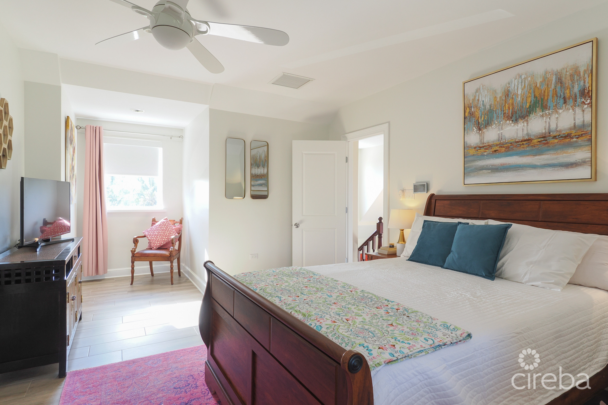 VIENNA CIRCLE, 4BED FAMILY HOME WITH POOL