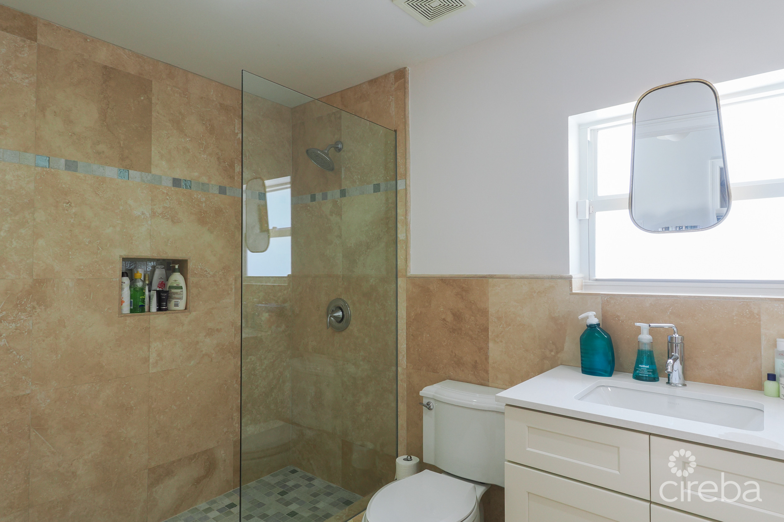 VIENNA CIRCLE, 4BED FAMILY HOME WITH POOL