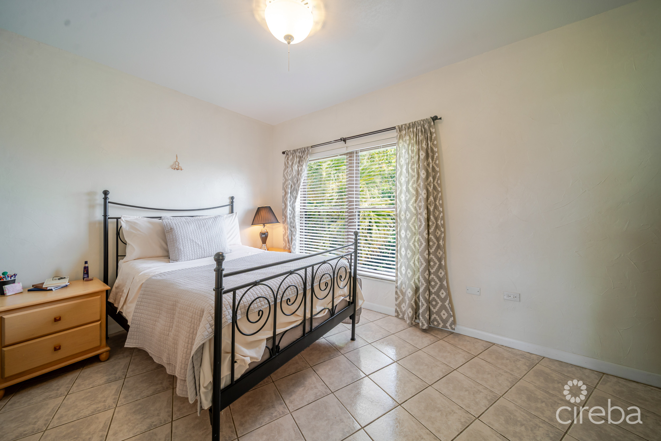 GEORGE TOWN VILLAS CONDO, SEVEN MILE BEACH