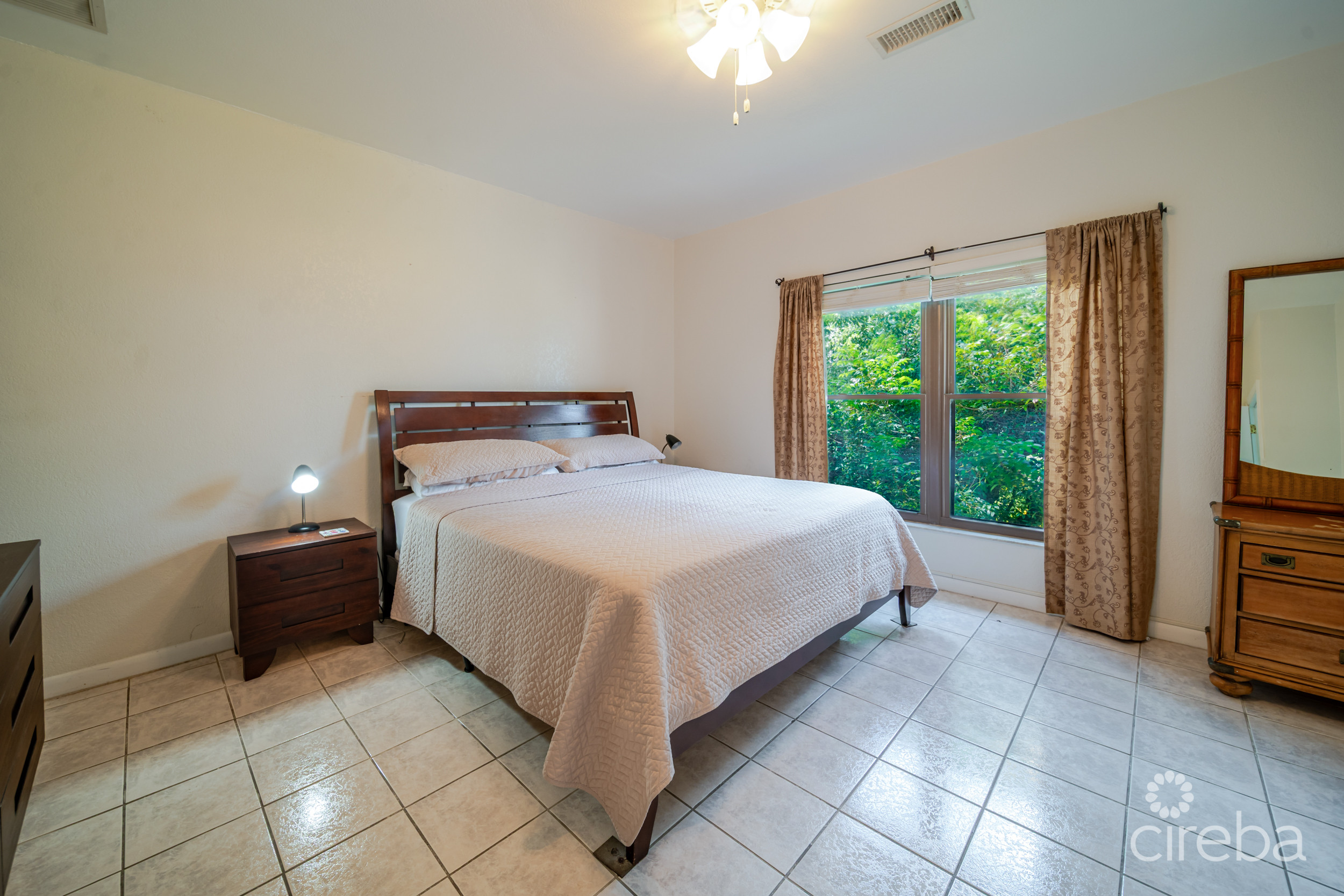 GEORGE TOWN VILLAS CONDO, SEVEN MILE BEACH