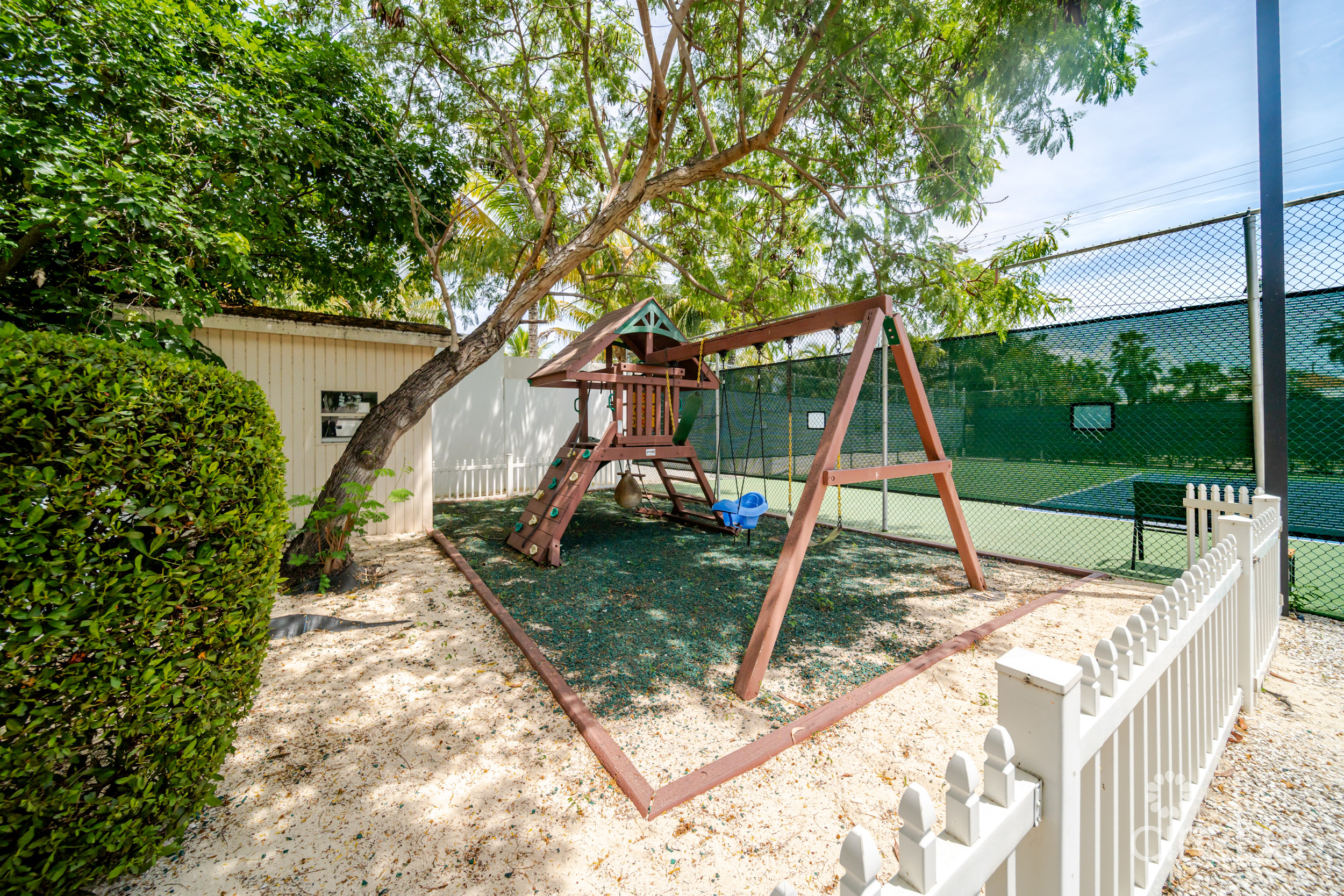 GEORGE TOWN VILLAS CONDO, SEVEN MILE BEACH