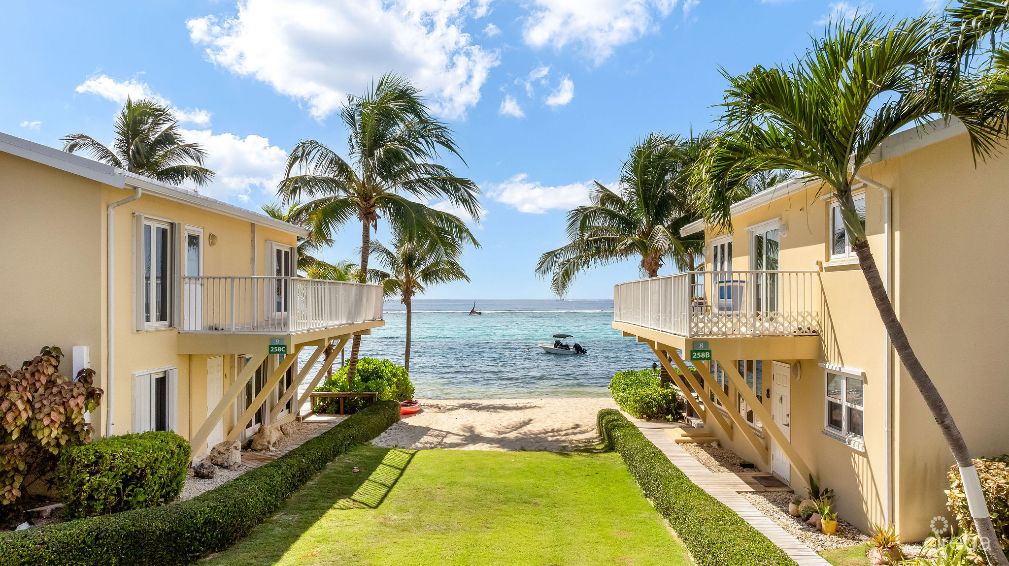 CARIBBEAN PARADISE 8, BEACHFRONT VILLA