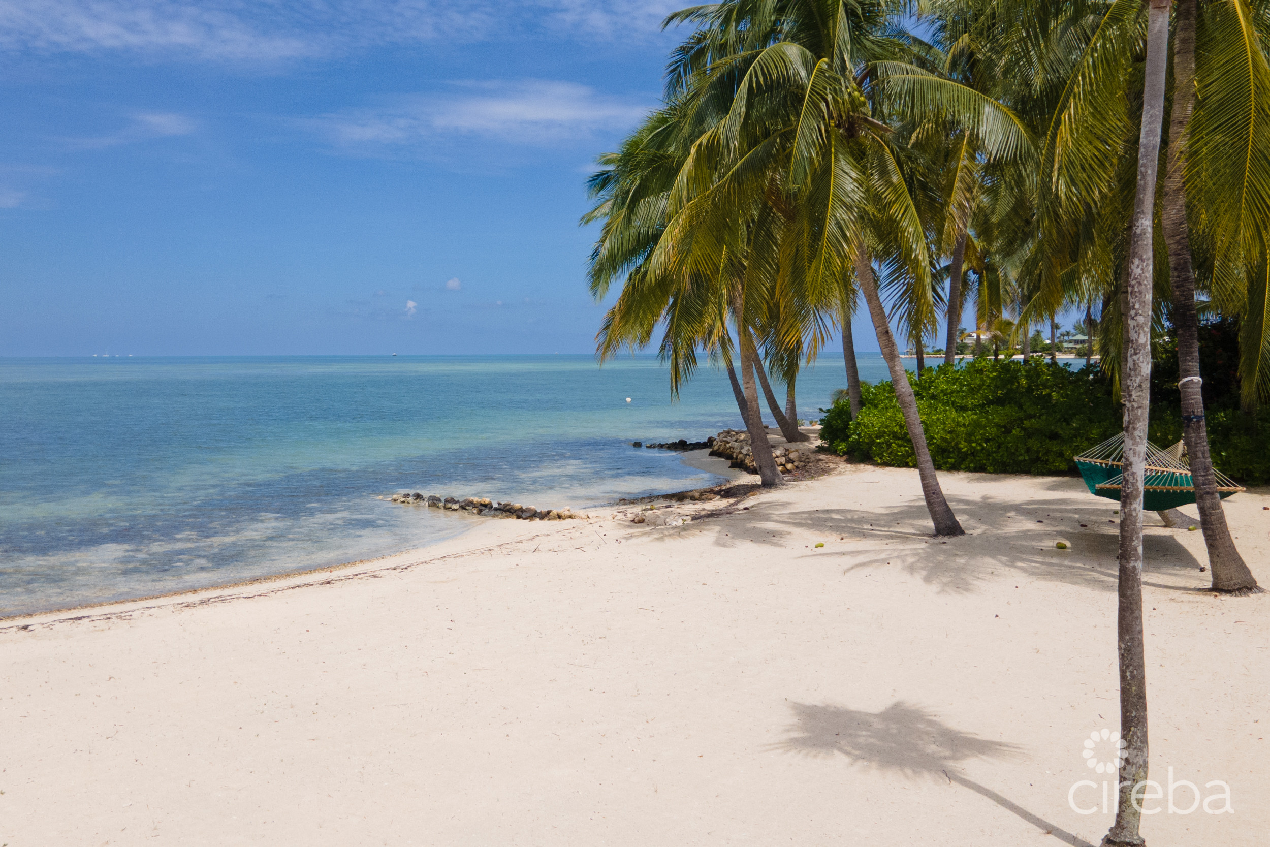 GO BRAGH – KAIBO BEACHFRONT HOME WITH DOCK AND POOL