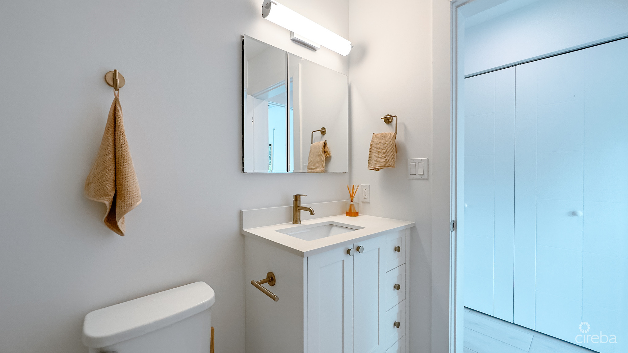 1BED CONDO WEST BAY SIENA GARDENS