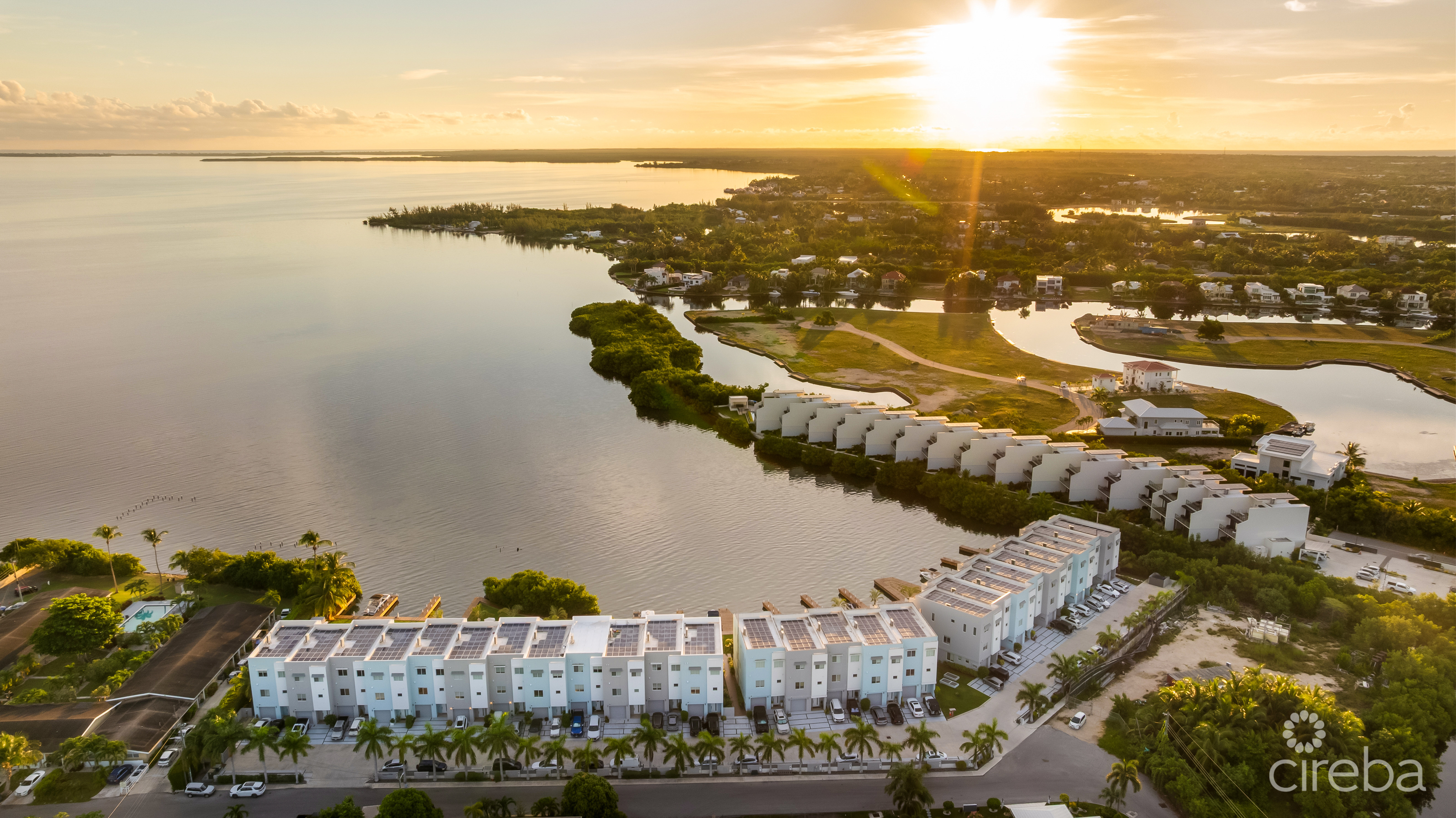 OCEAN CREST 14, OCEANFRONT TOWNHOME WITH STUDIO