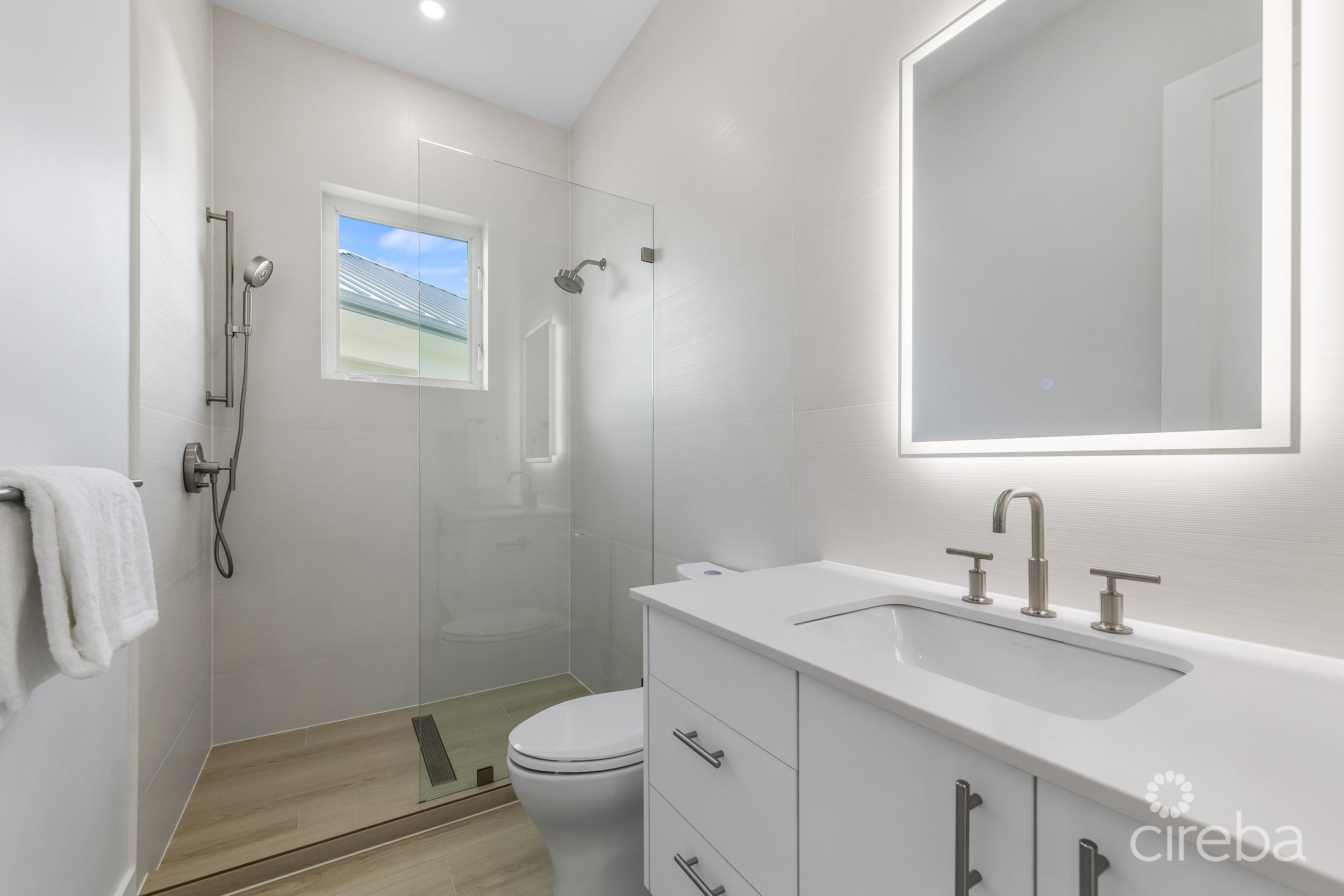 OCEANS 9  VILLA 7 LUXURY BEACHVIEW DETACHED HOME WEST BAY