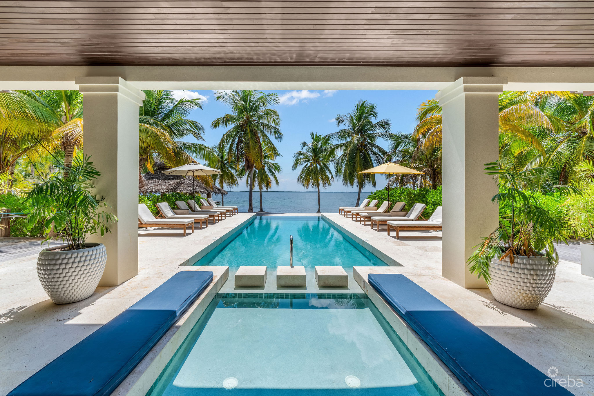KEMPA KAI, BEACHFRONT HOME