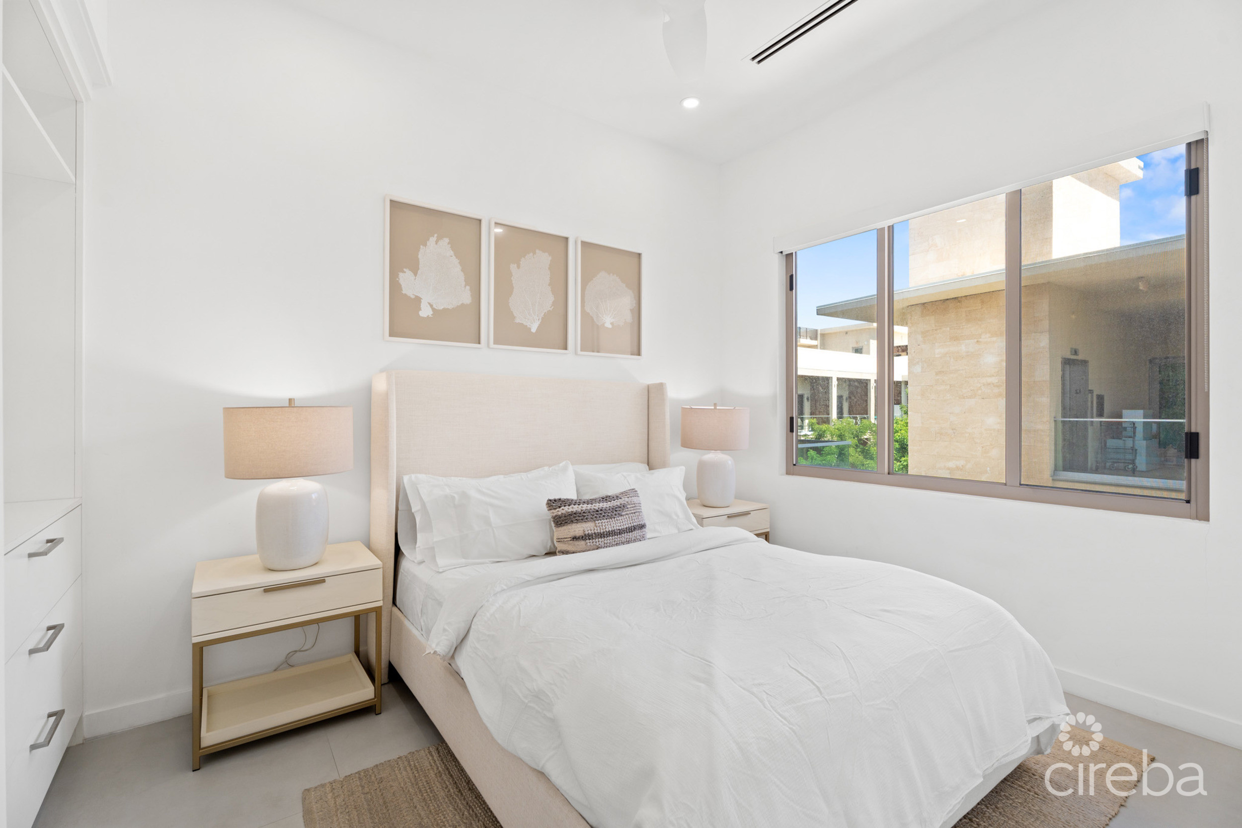 HARBOUR WALK 202 | 1 BED + DEN | CORNER UNIT