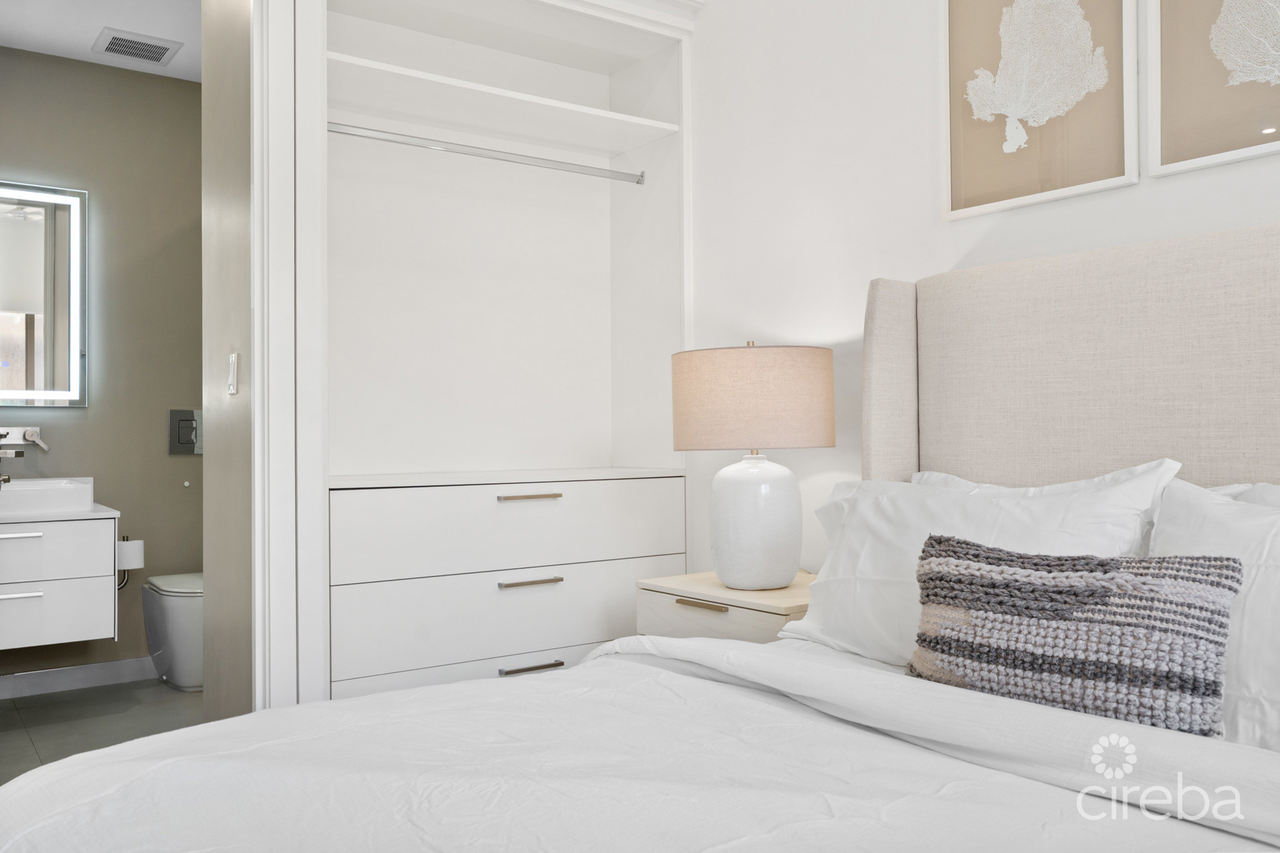 HARBOUR WALK 202 | 1 BED + DEN | CORNER UNIT