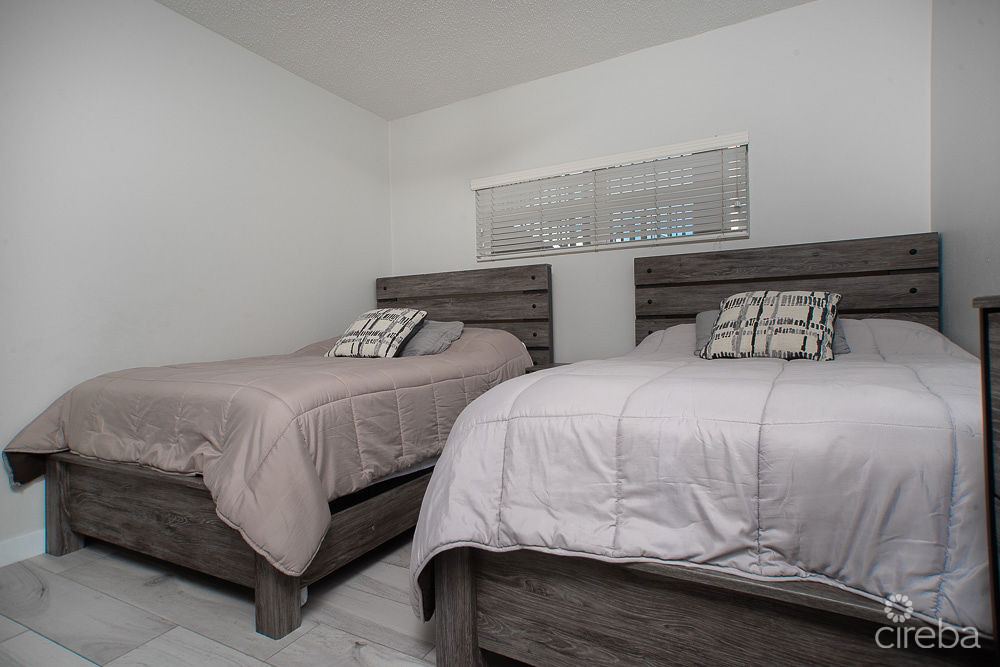 2 BED CONDO SEVEN MILE BEACH  PLANTATION VILLAGE