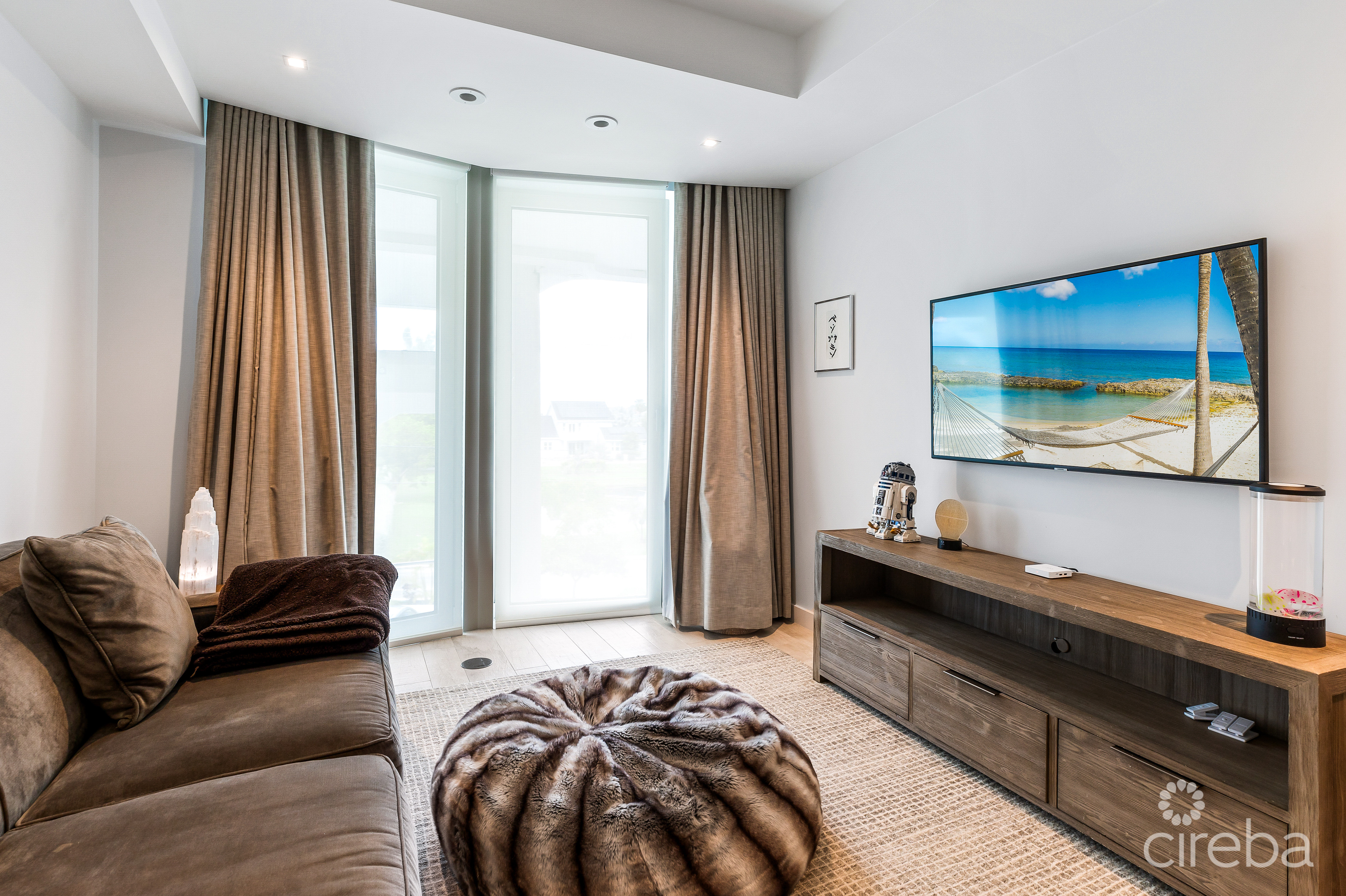 TIDES –  BEACHFRONT, LUXURY 4 BEDROOM CONDO WITH TERRACE
