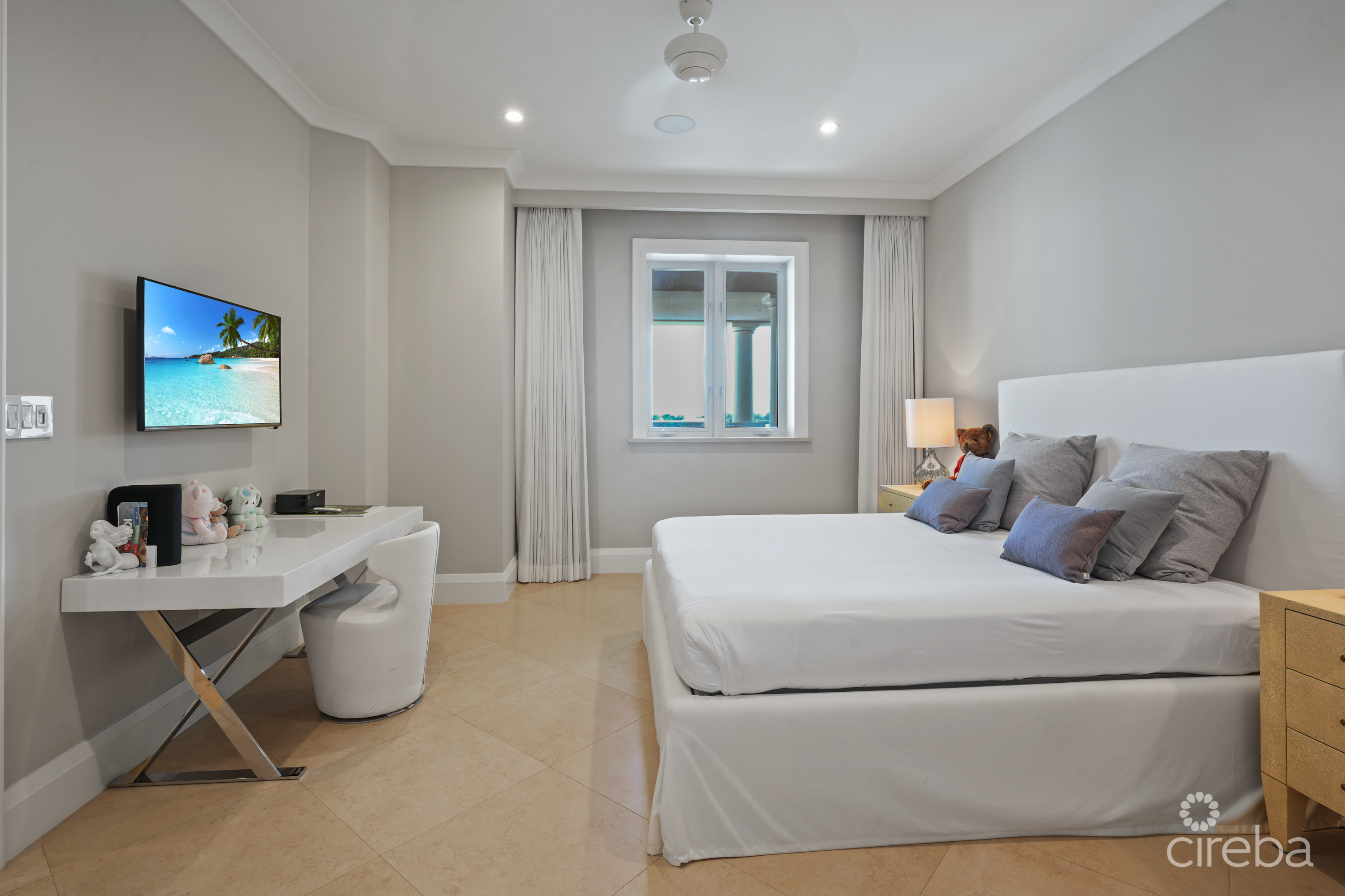 THE WATERCOLOURS 503, SEVEN MILE BEACH