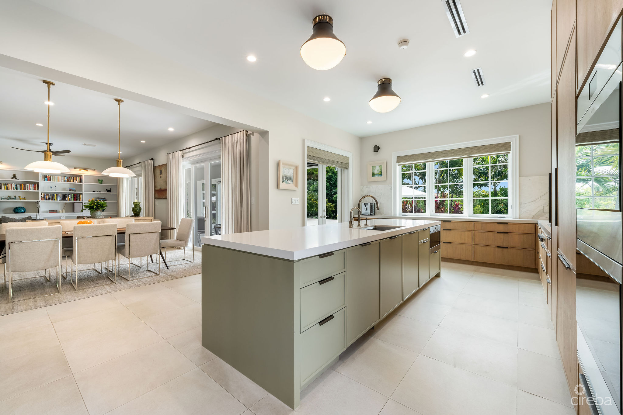 4 BED CANAL FRONT VILLA – VISTA DEL MAR