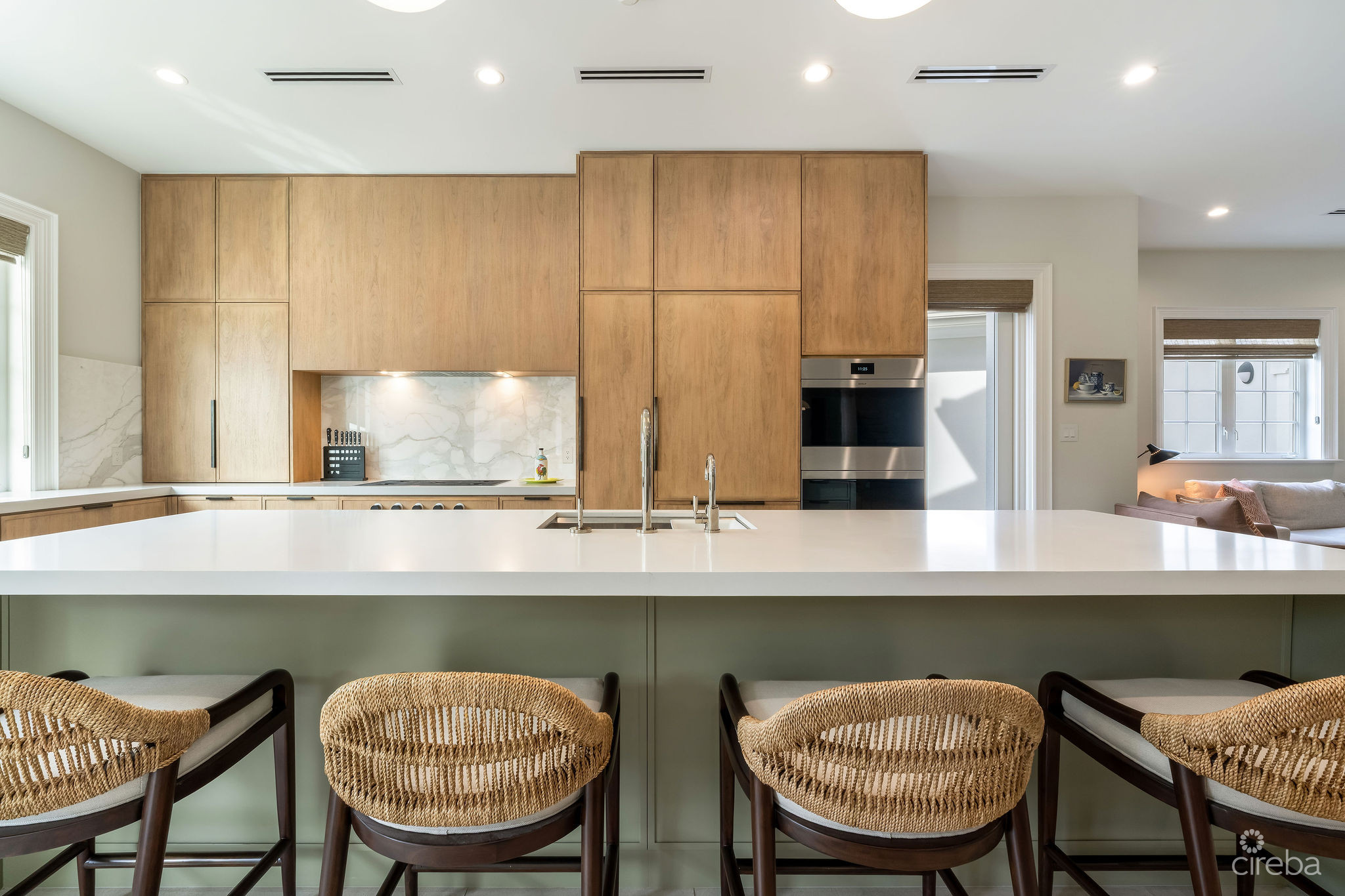 4 BED CANAL FRONT VILLA – VISTA DEL MAR