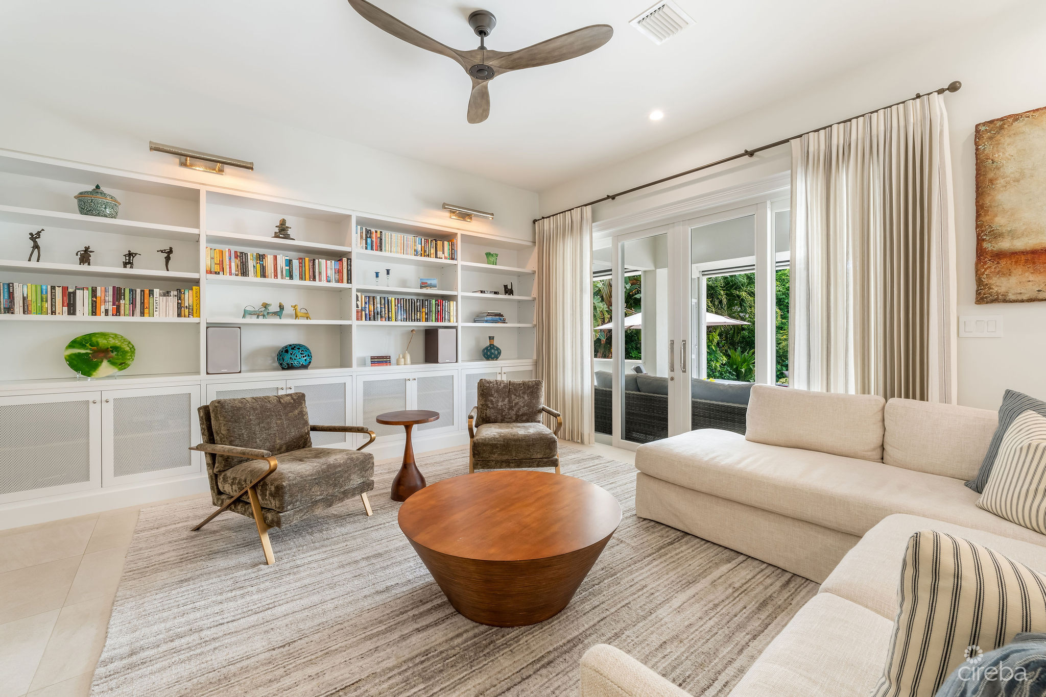 4 BED CANAL FRONT VILLA – VISTA DEL MAR