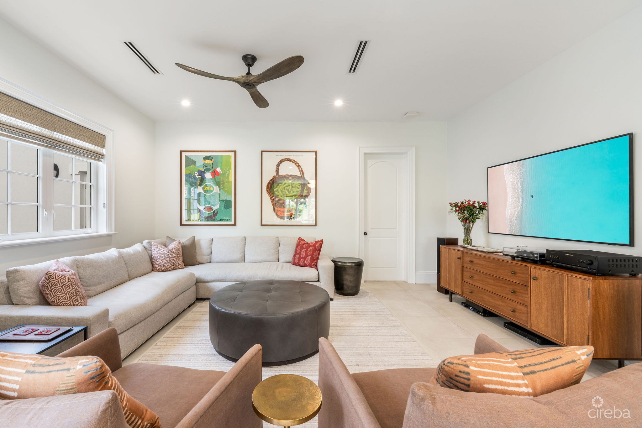 4 BED CANAL FRONT VILLA – VISTA DEL MAR