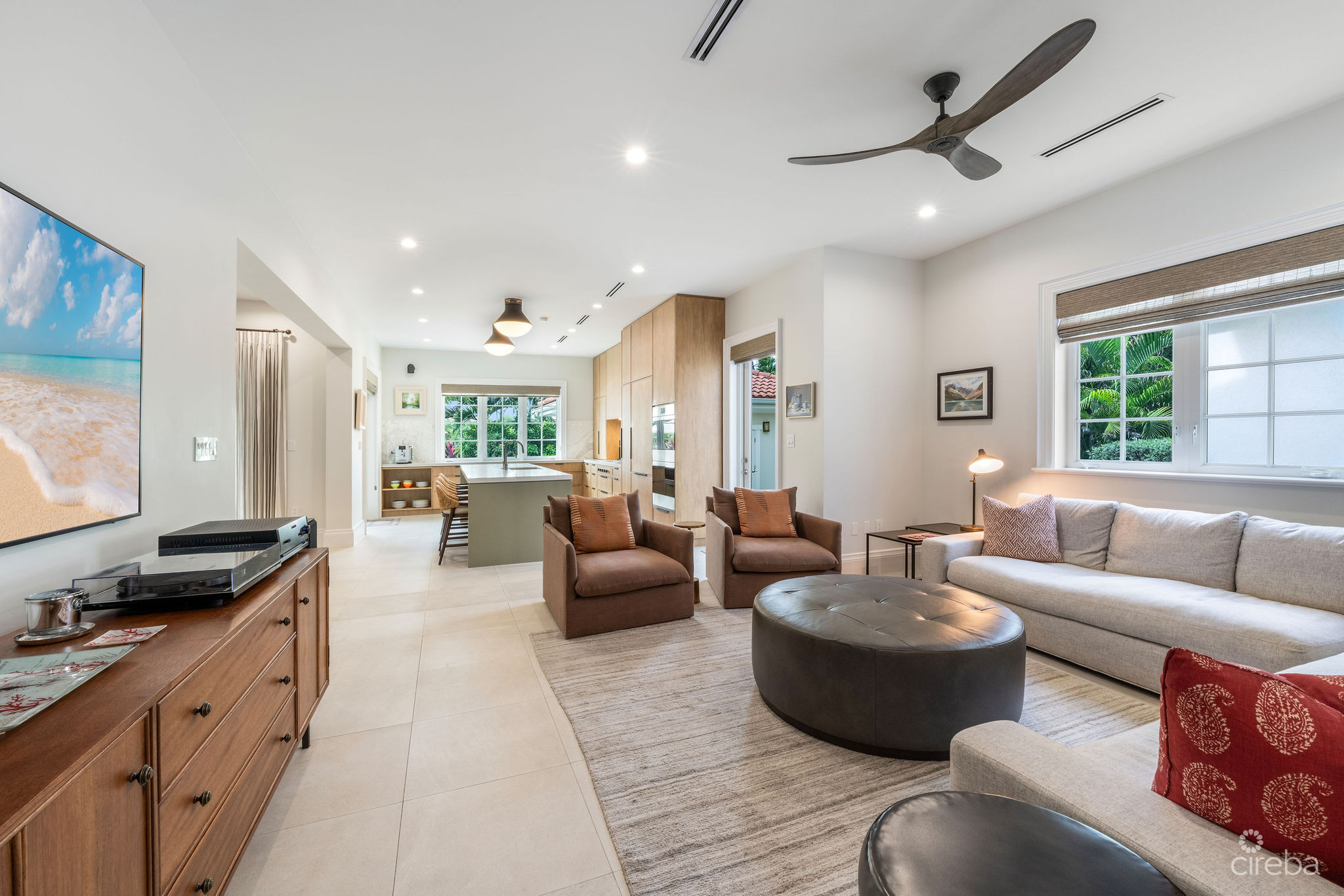 4 BED CANAL FRONT VILLA – VISTA DEL MAR