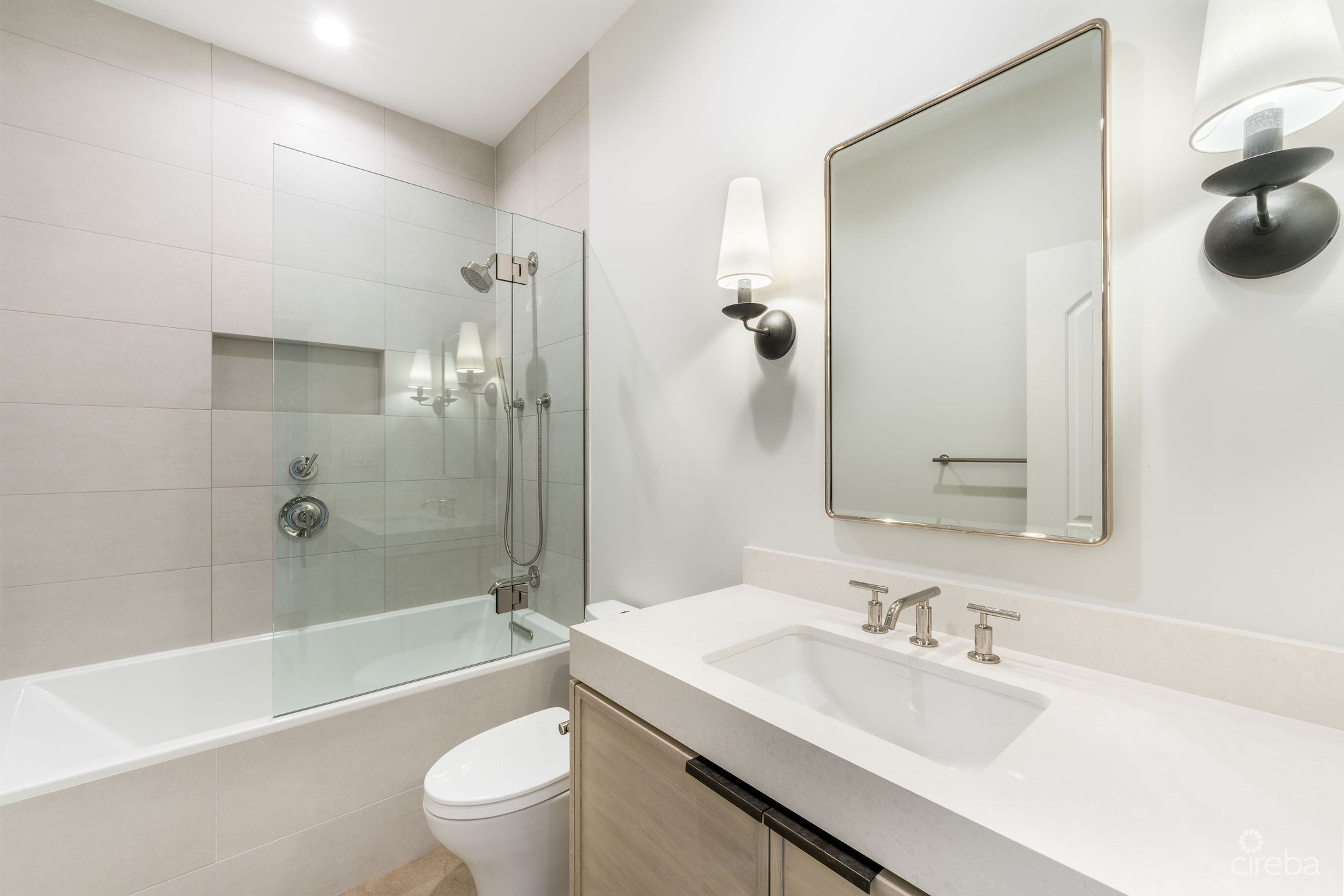 4 BED CANAL FRONT VILLA – VISTA DEL MAR