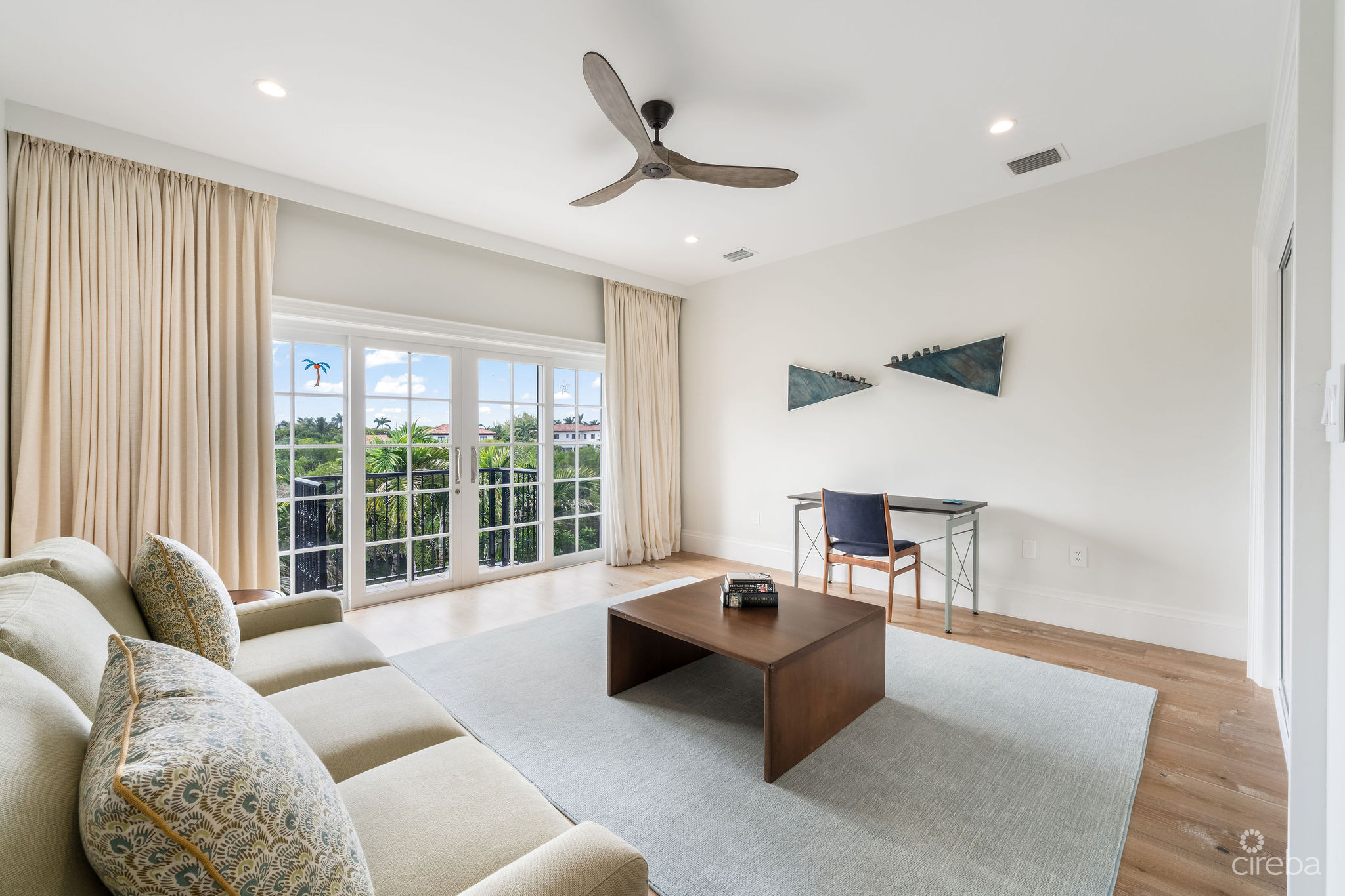 4 BED CANAL FRONT VILLA – VISTA DEL MAR