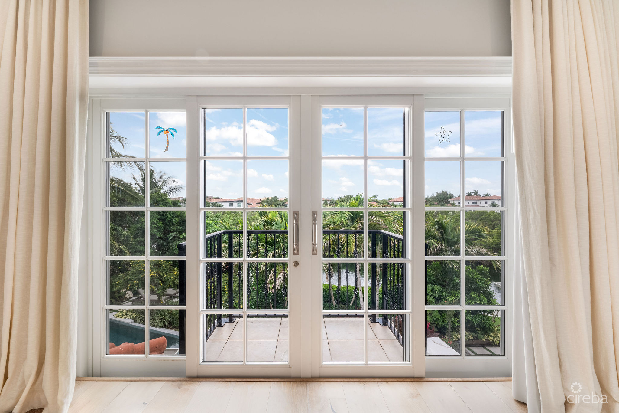 4 BED CANAL FRONT VILLA – VISTA DEL MAR