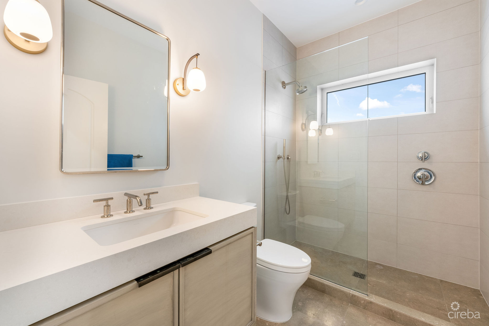 4 BED CANAL FRONT VILLA – VISTA DEL MAR