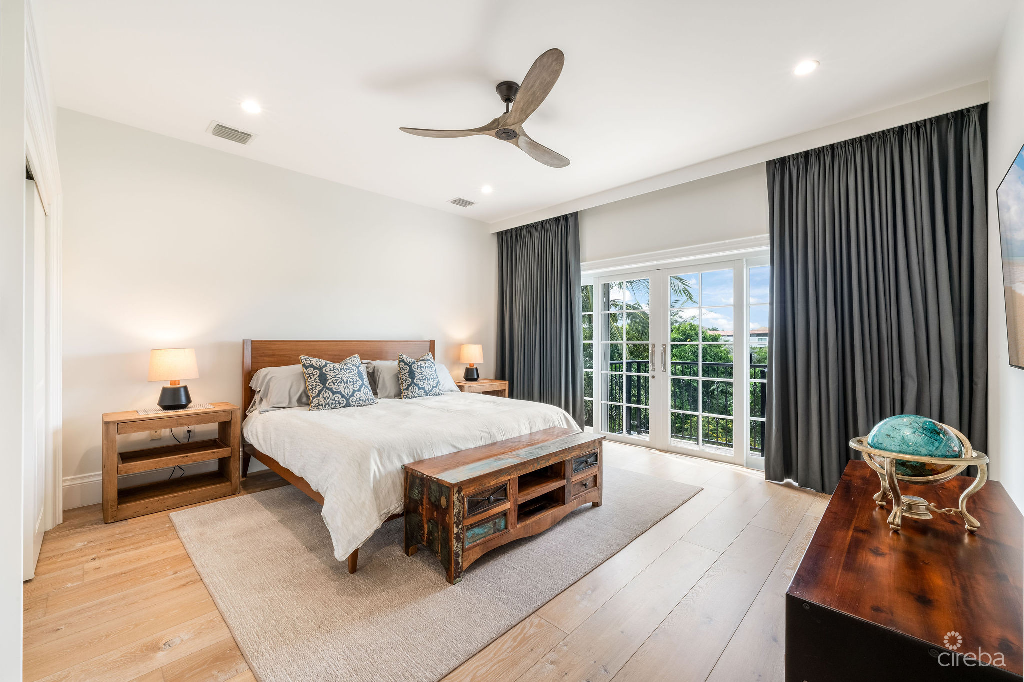 4 BED CANAL FRONT VILLA – VISTA DEL MAR