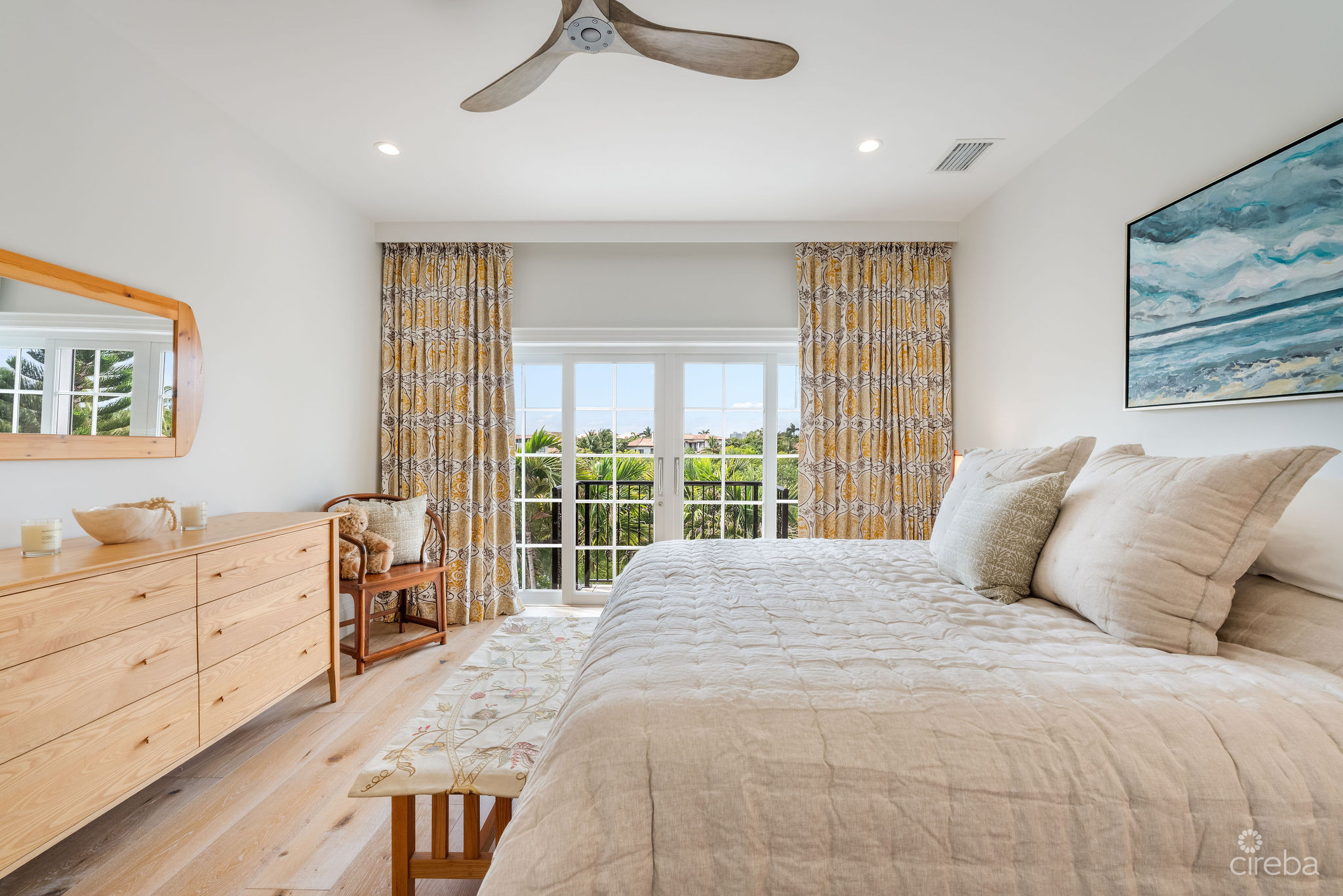 4 BED CANAL FRONT VILLA – VISTA DEL MAR