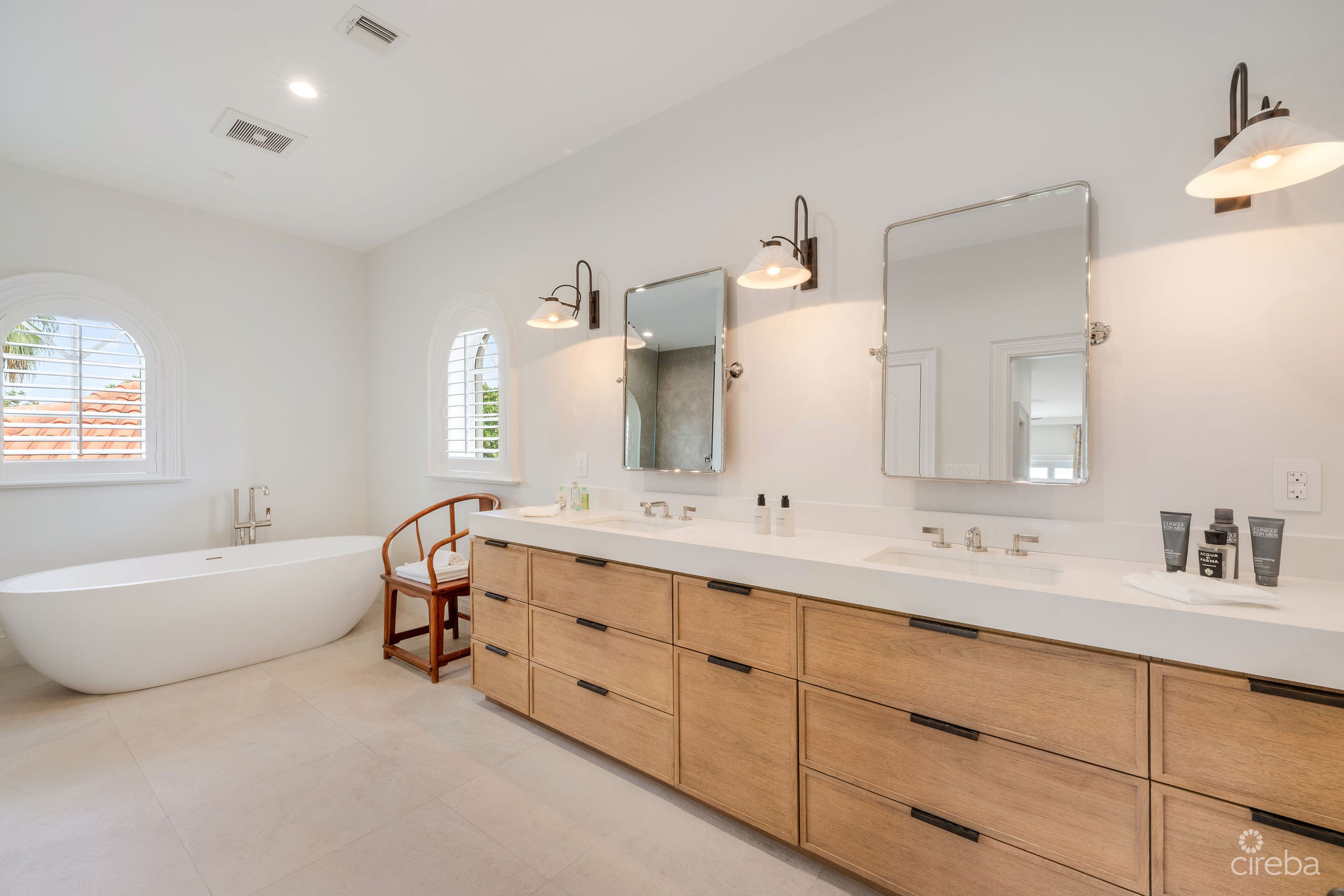 4 BED CANAL FRONT VILLA – VISTA DEL MAR