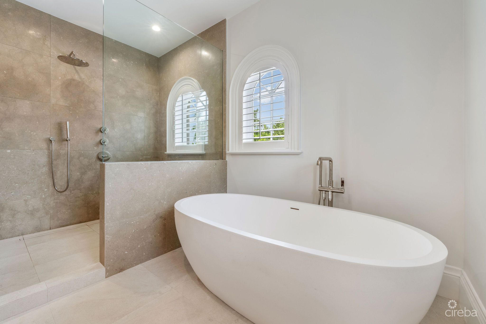 4 BED CANAL FRONT VILLA – VISTA DEL MAR