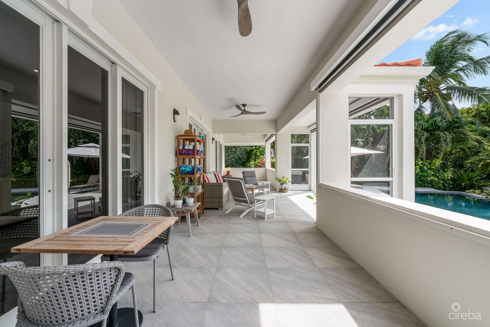 4 BED CANAL FRONT VILLA – VISTA DEL MAR