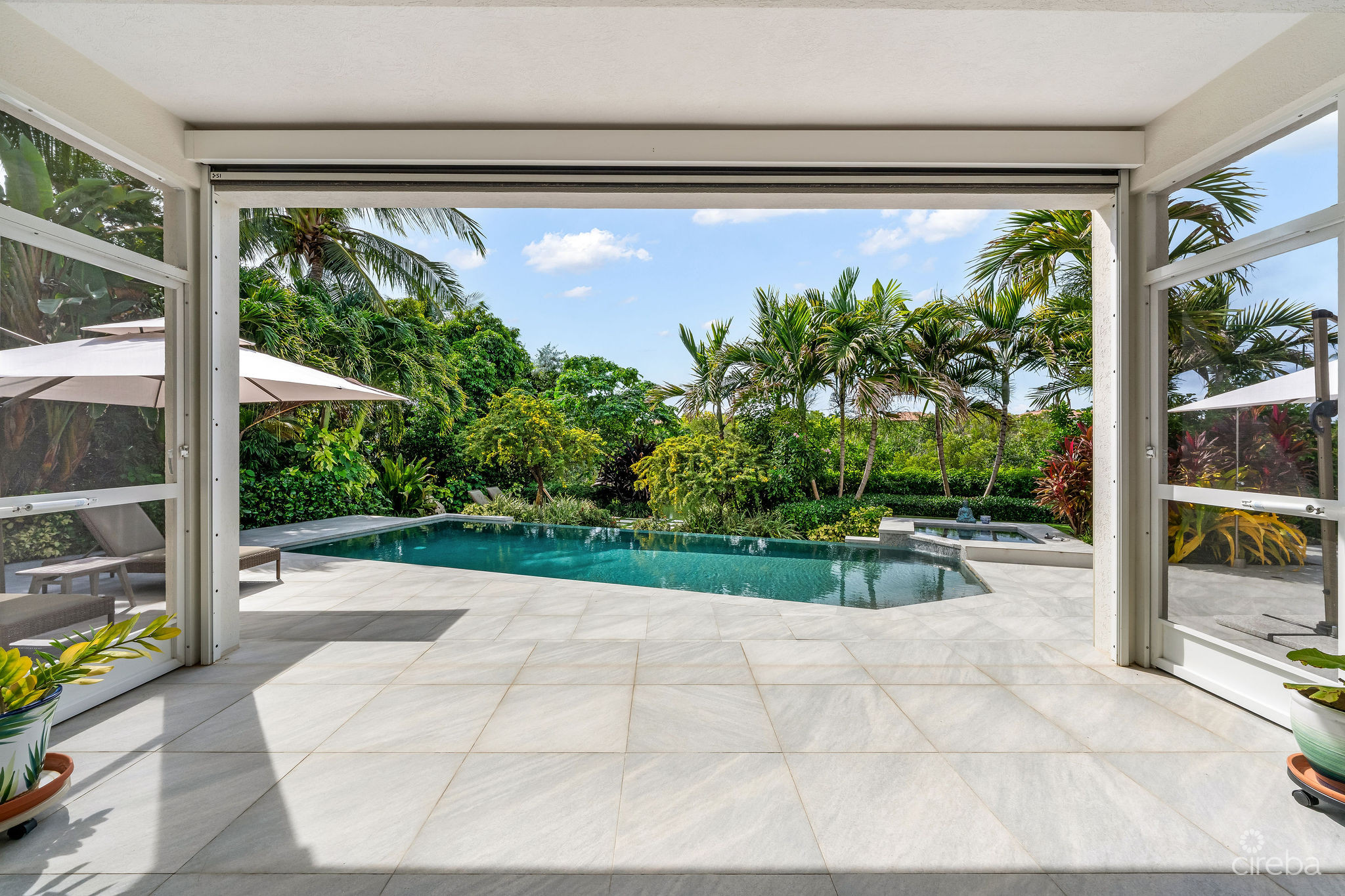 4 BED CANAL FRONT VILLA – VISTA DEL MAR