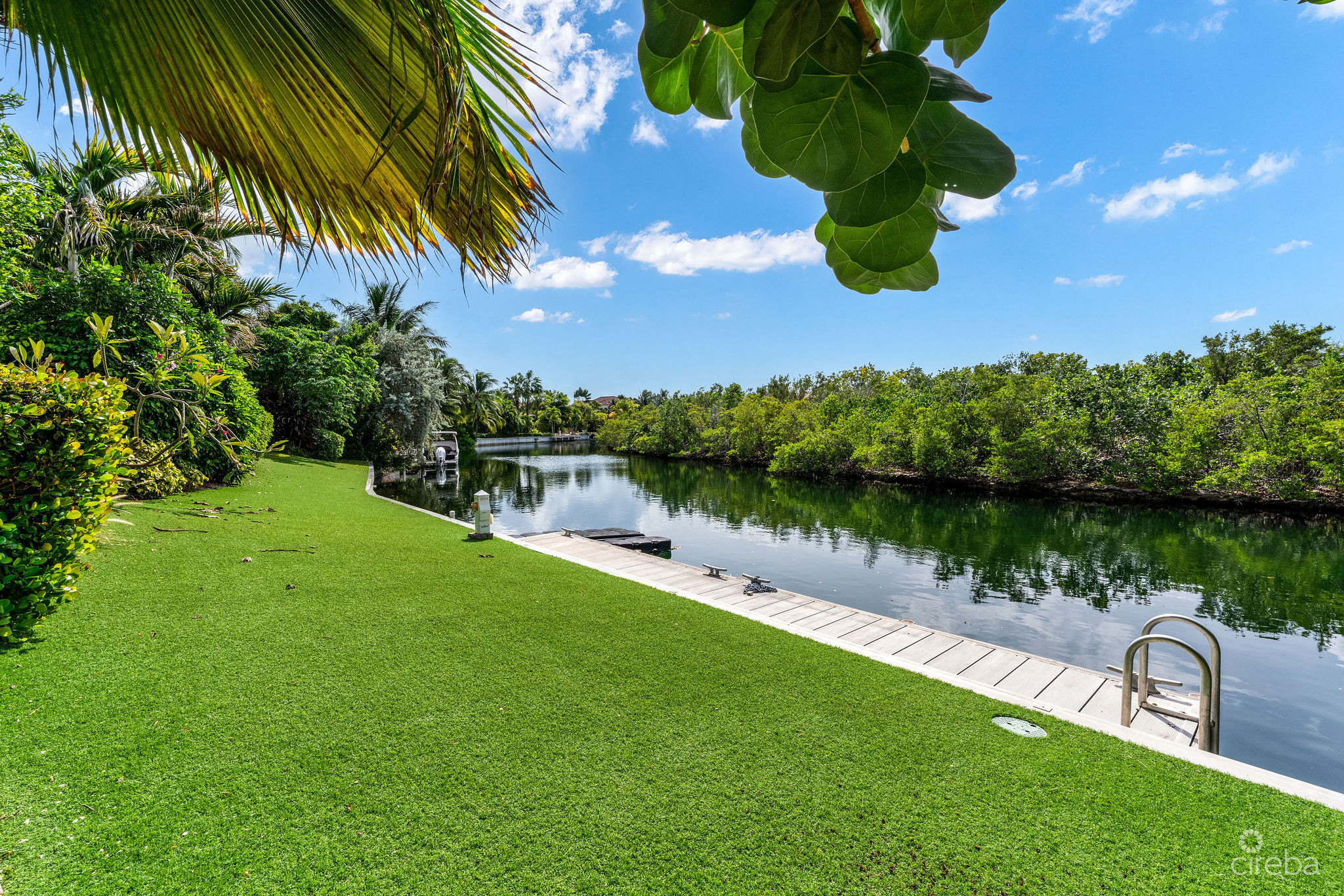 4 BED CANAL FRONT VILLA – VISTA DEL MAR