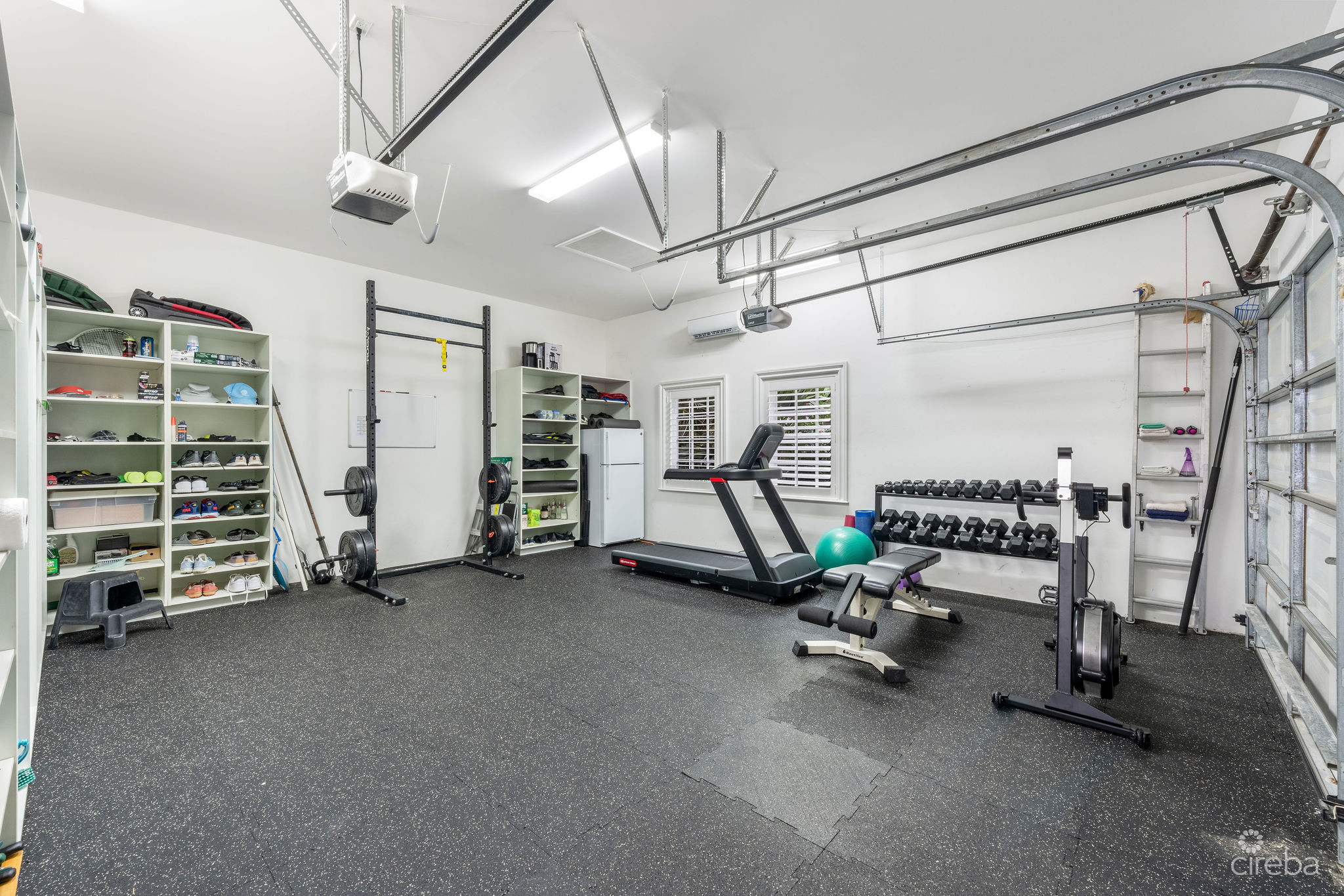 4 BED CANAL FRONT VILLA – VISTA DEL MAR