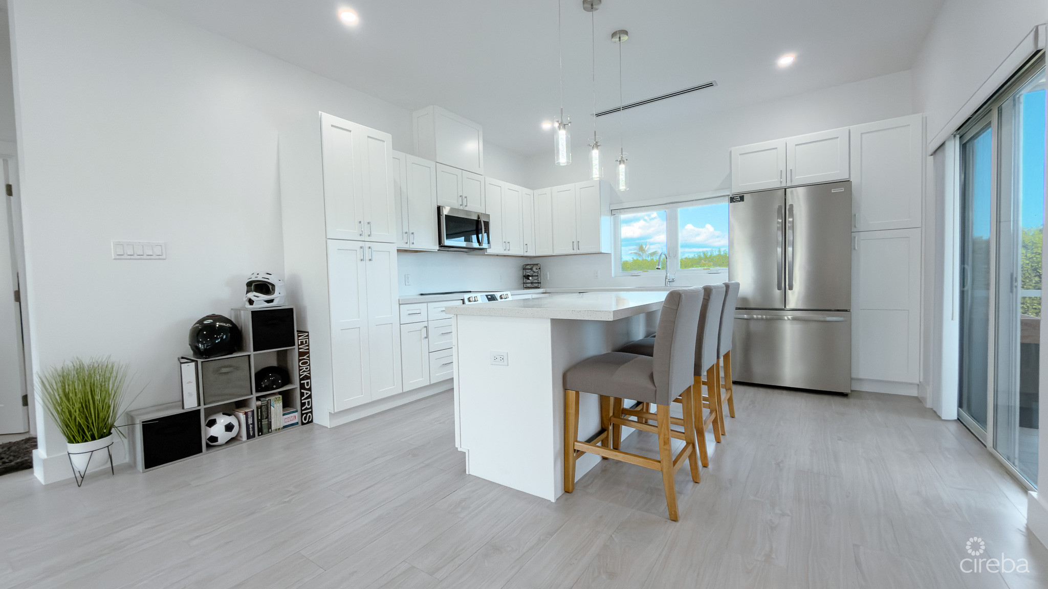 BODDEN TOWN DUPLEX, BLANCO UNIT B