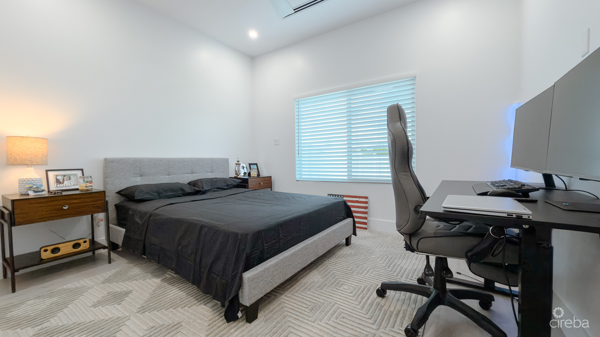 BODDEN TOWN DUPLEX, BLANCO UNIT B