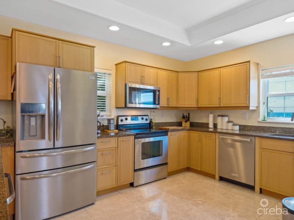 4 BED OCEAN FRONT IN SAVANNAH