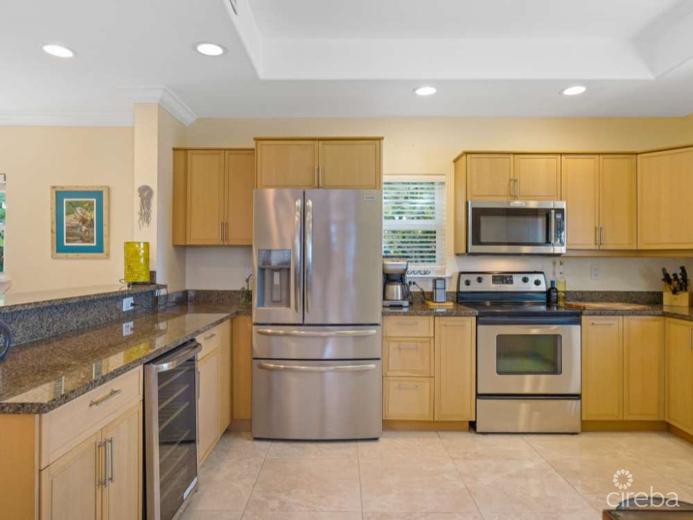 4 BED OCEAN FRONT IN SAVANNAH