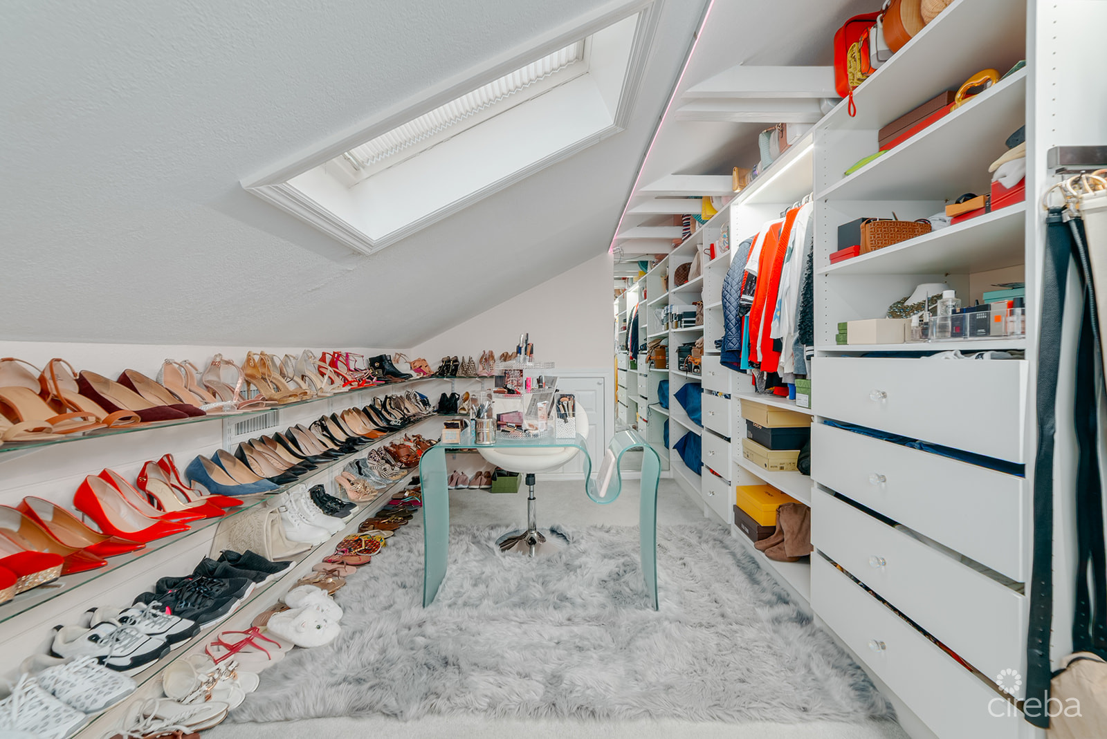 THE MOORINGS, STUNNING CANAL FRONT TOWNHOME, 3 BED 3.5 BATHROOM WITH GORGEOUS VIEWS OF THE CANAL