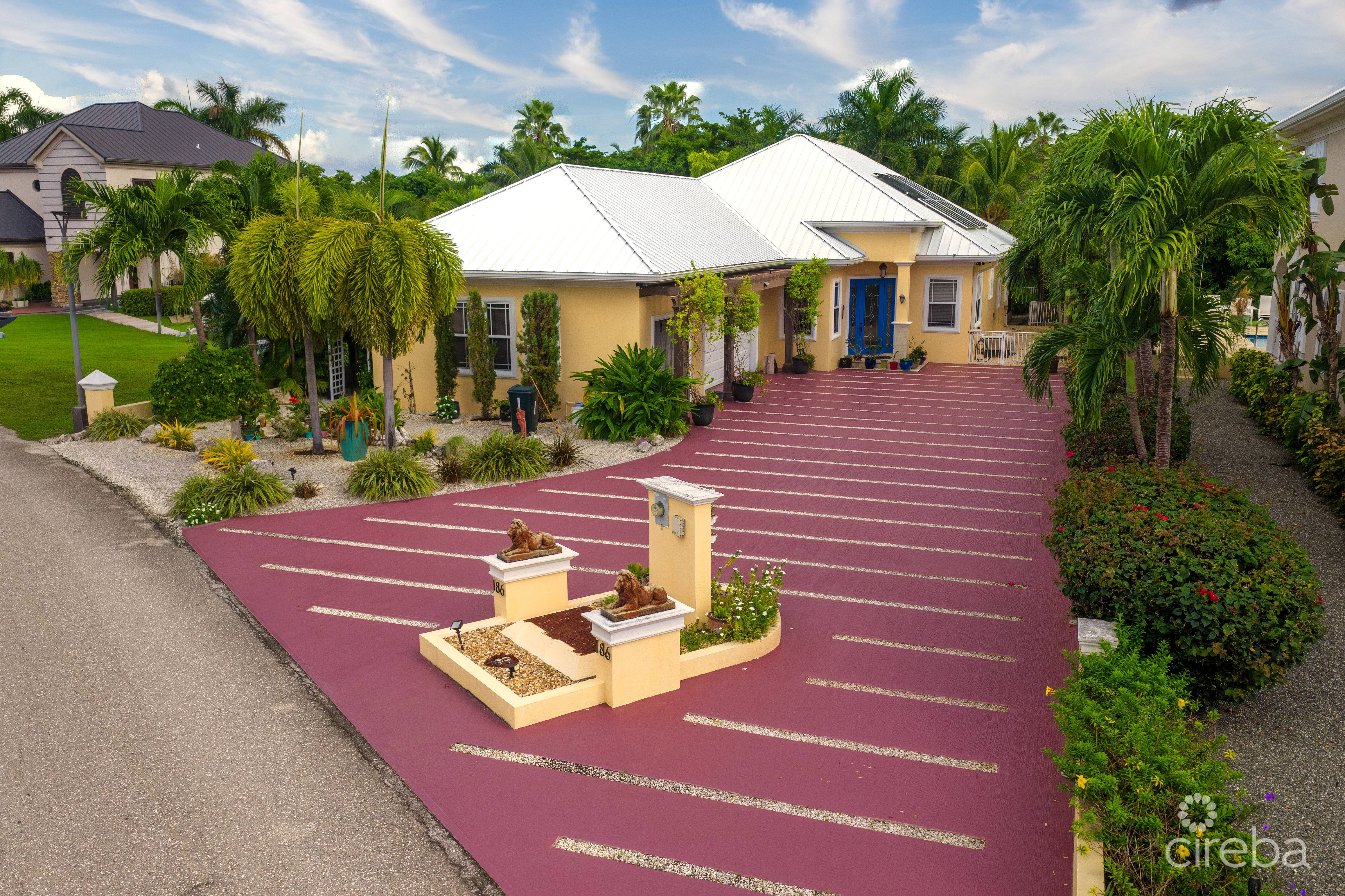 BIMINI DRIVE – LARGE FAMILY HOME IN GATED GRAND HARBOUR COMMUNITY