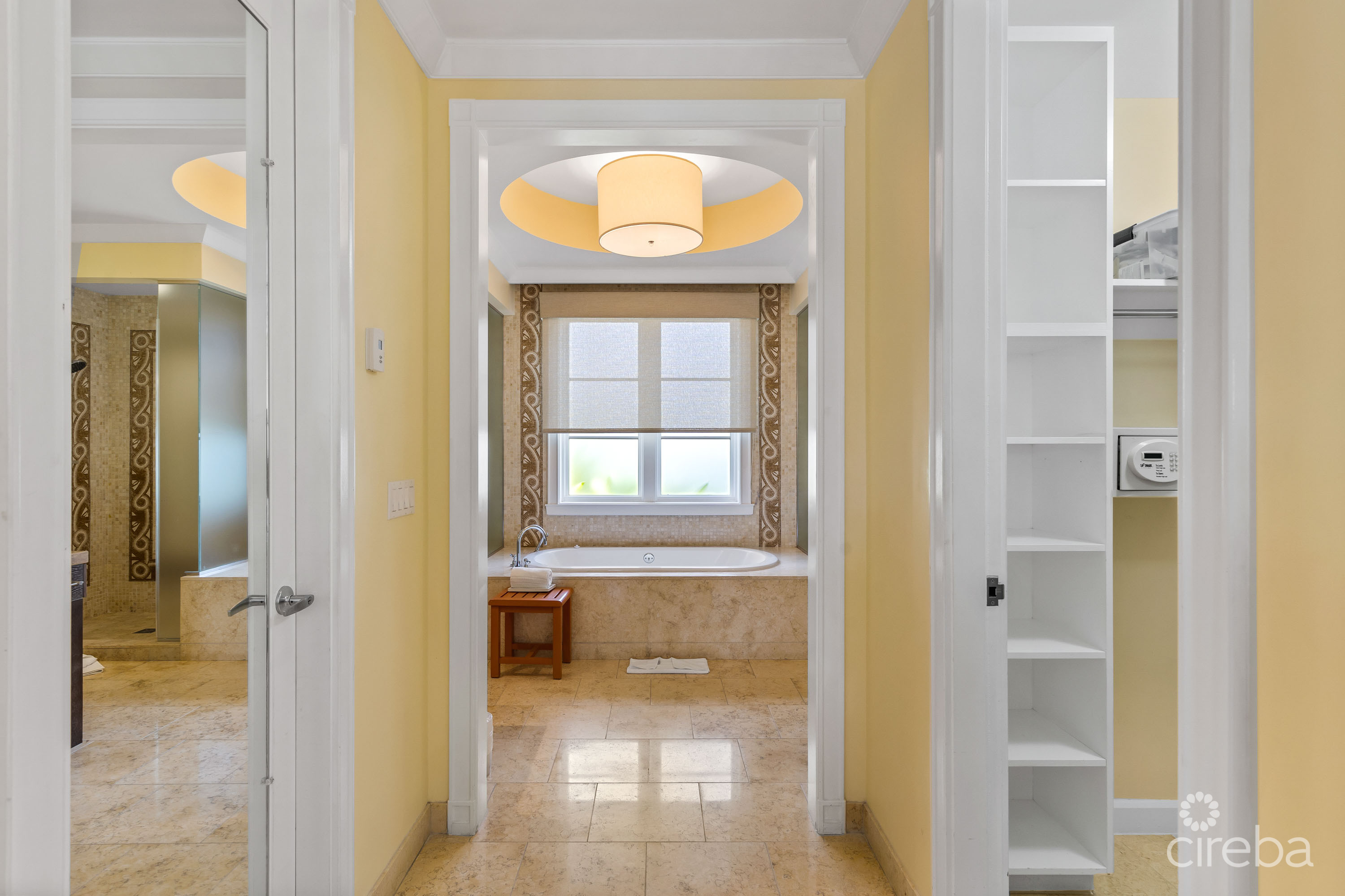 RITZ CARLTON - EXCLUSIVE RESORTS RESIDENCE